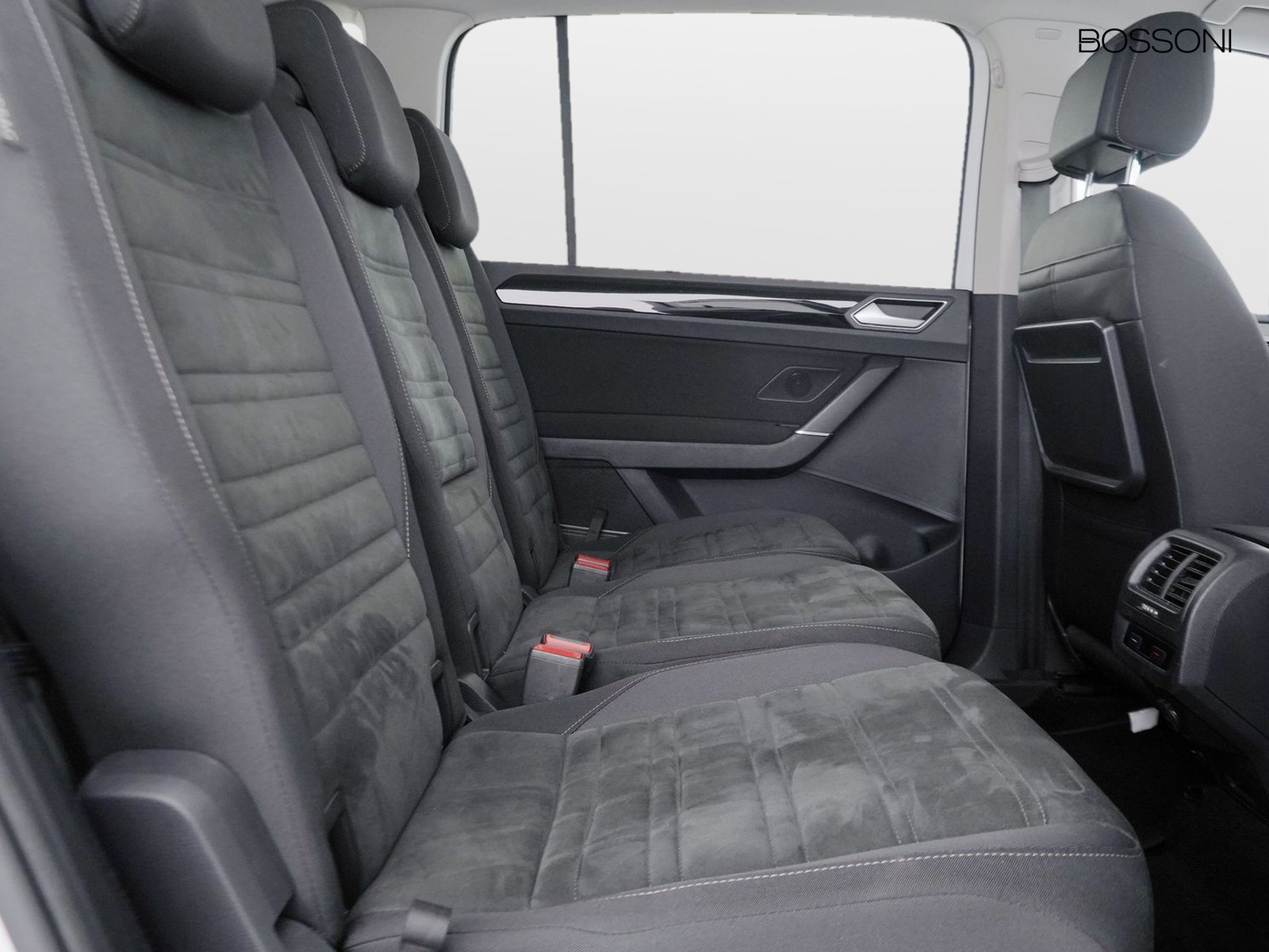 9 - Volkswagen Touran 2.0 tdi scr executive dsg