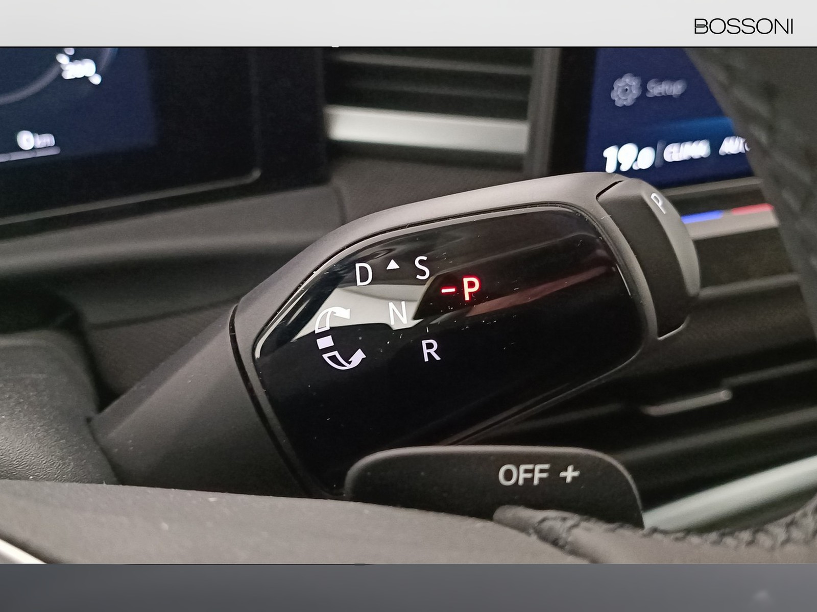 5 - Volkswagen T-Roc 1.5 etsi act 115cv life dsg