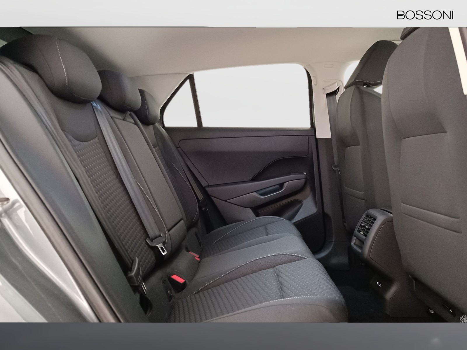 9 - Volkswagen T-Roc 1.5 etsi act 115cv life dsg