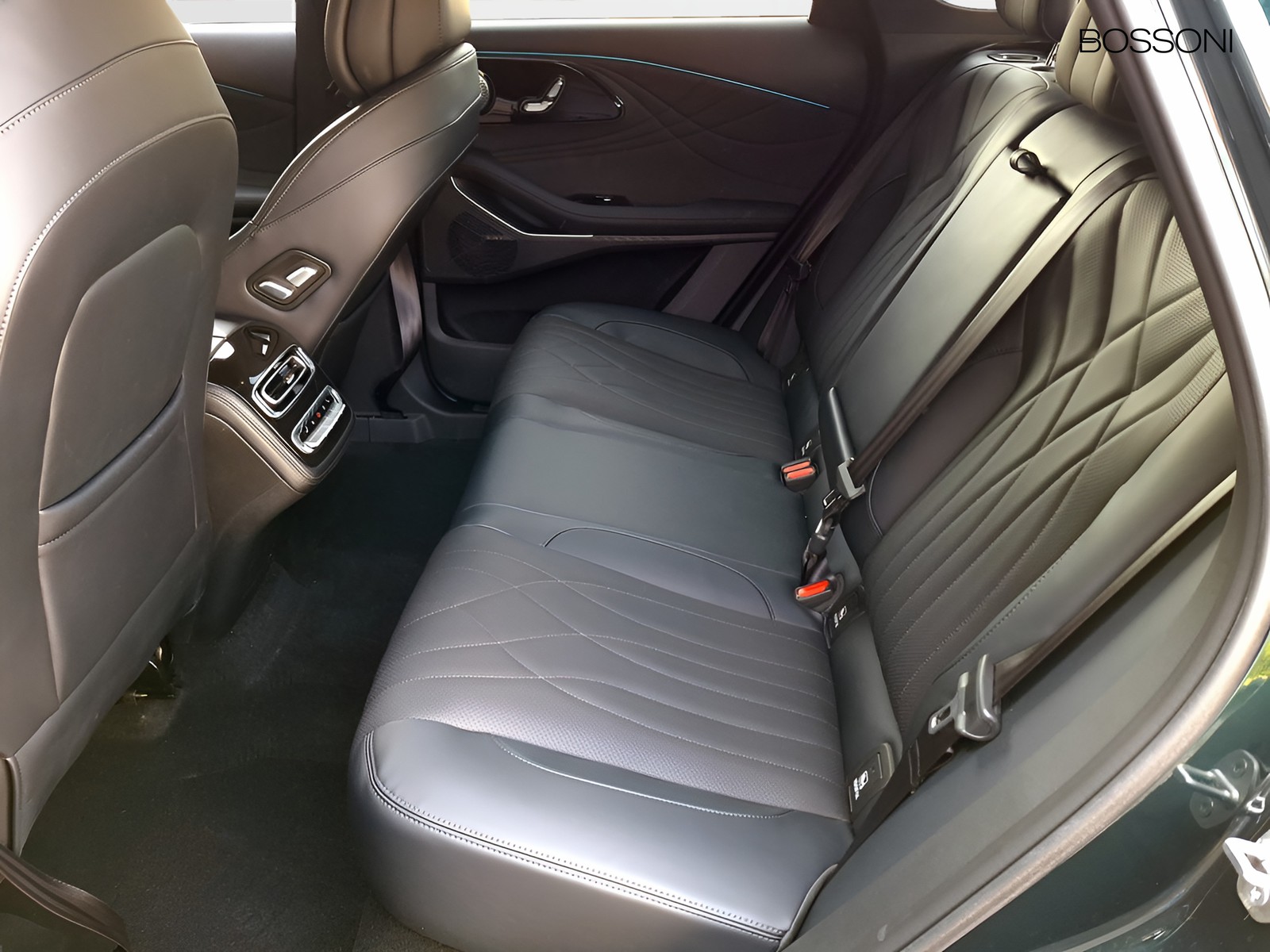 12 - Omoda 9 shs-p 1.5 tgdi plug-in hybrid premium i-awd dht3