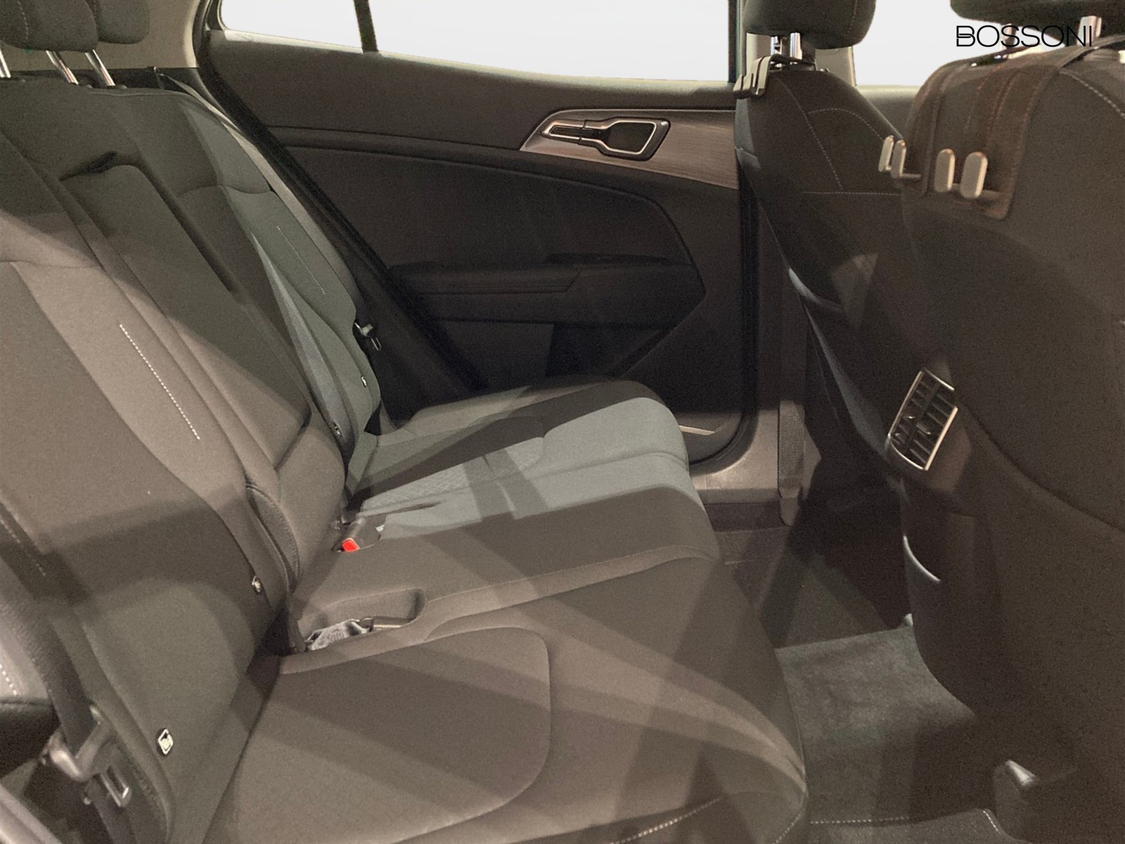 8 - Kia Sportage 1.6 t-gdi mhev business imt
