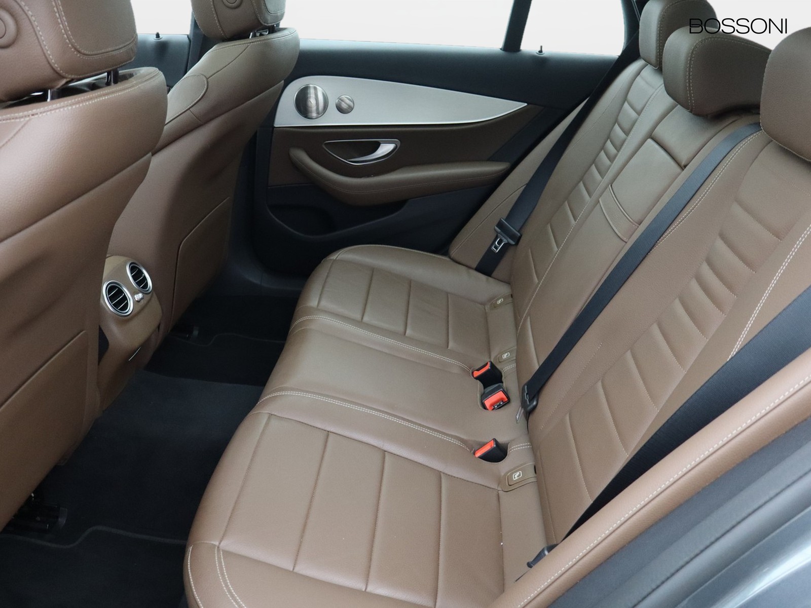 8 - Mercedes Classe E station wagon 220 d sport 4matic 9g-tronic plus