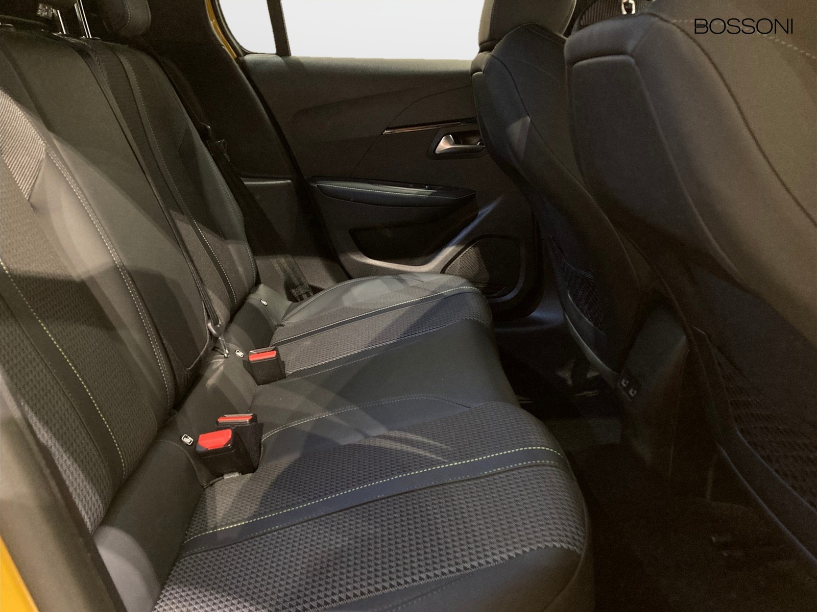 8 - Peugeot 208 5 porte 1.2 puretech gt s&s