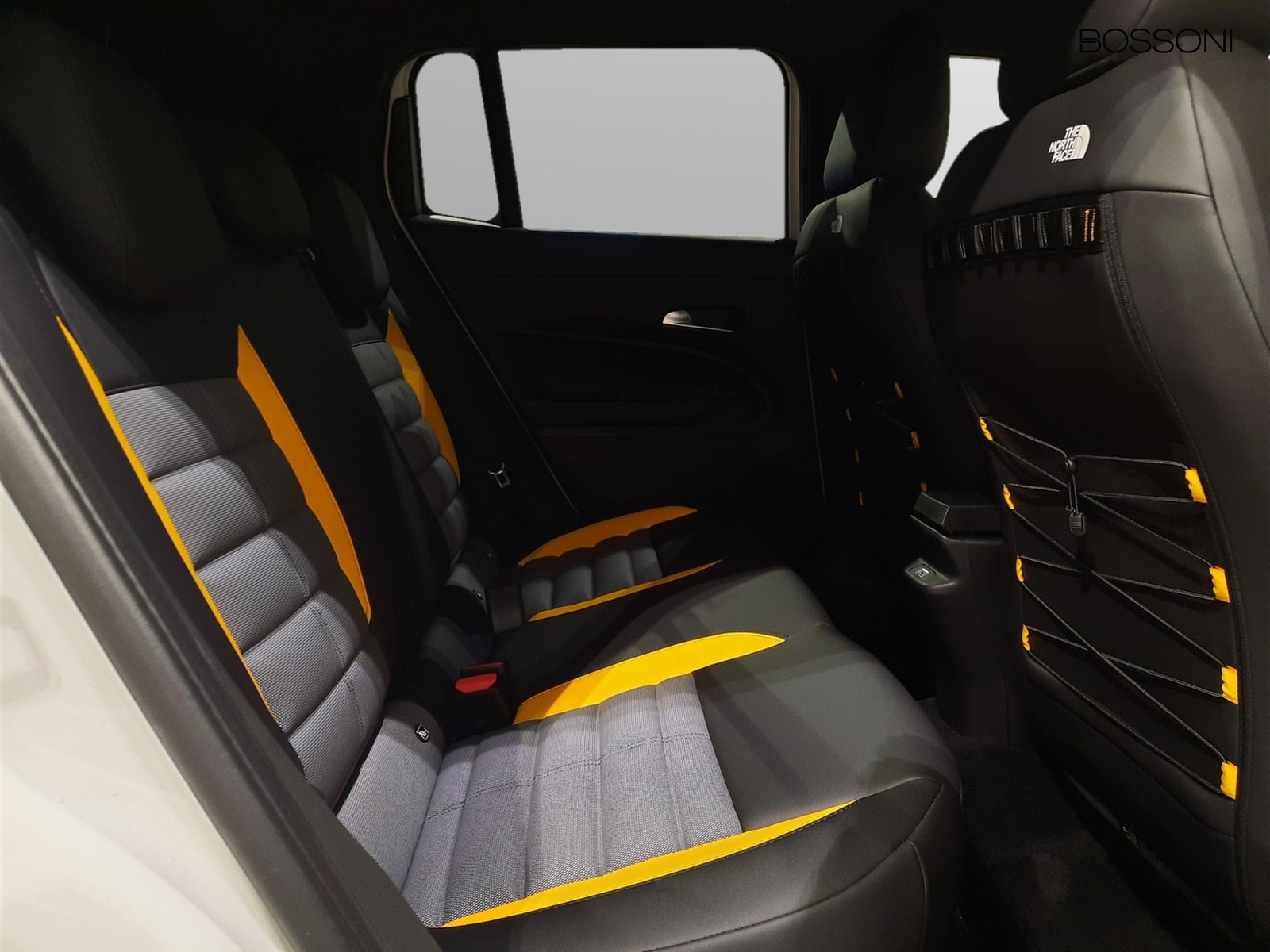 9 - Jeep Avenger 1.2 turbo e-hybrid mhev 145cv the north face 4xe