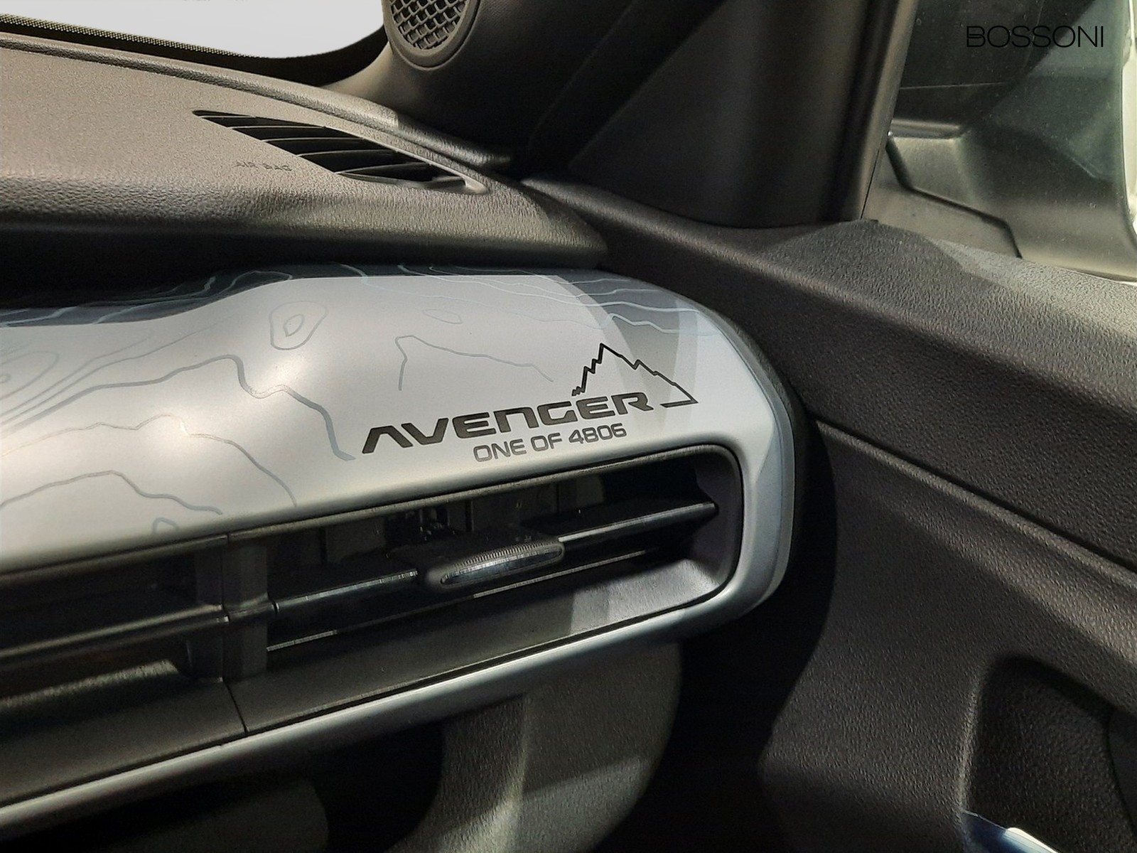 28 - Jeep Avenger 1.2 turbo e-hybrid mhev 145cv the north face 4xe