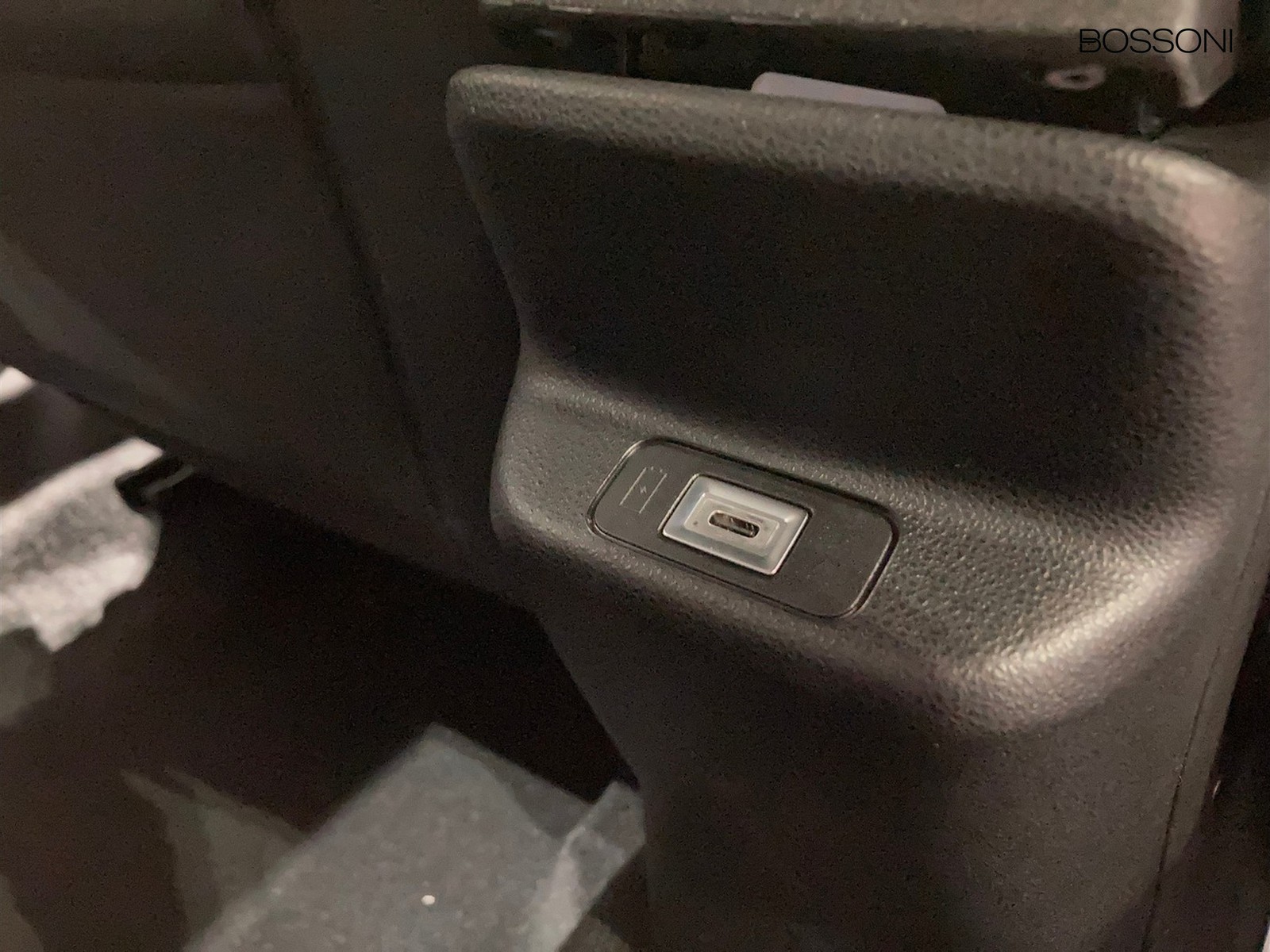 9 - Jeep Avenger 1.2 turbo e-hybrid mhev 110cv black edition fwd edct6