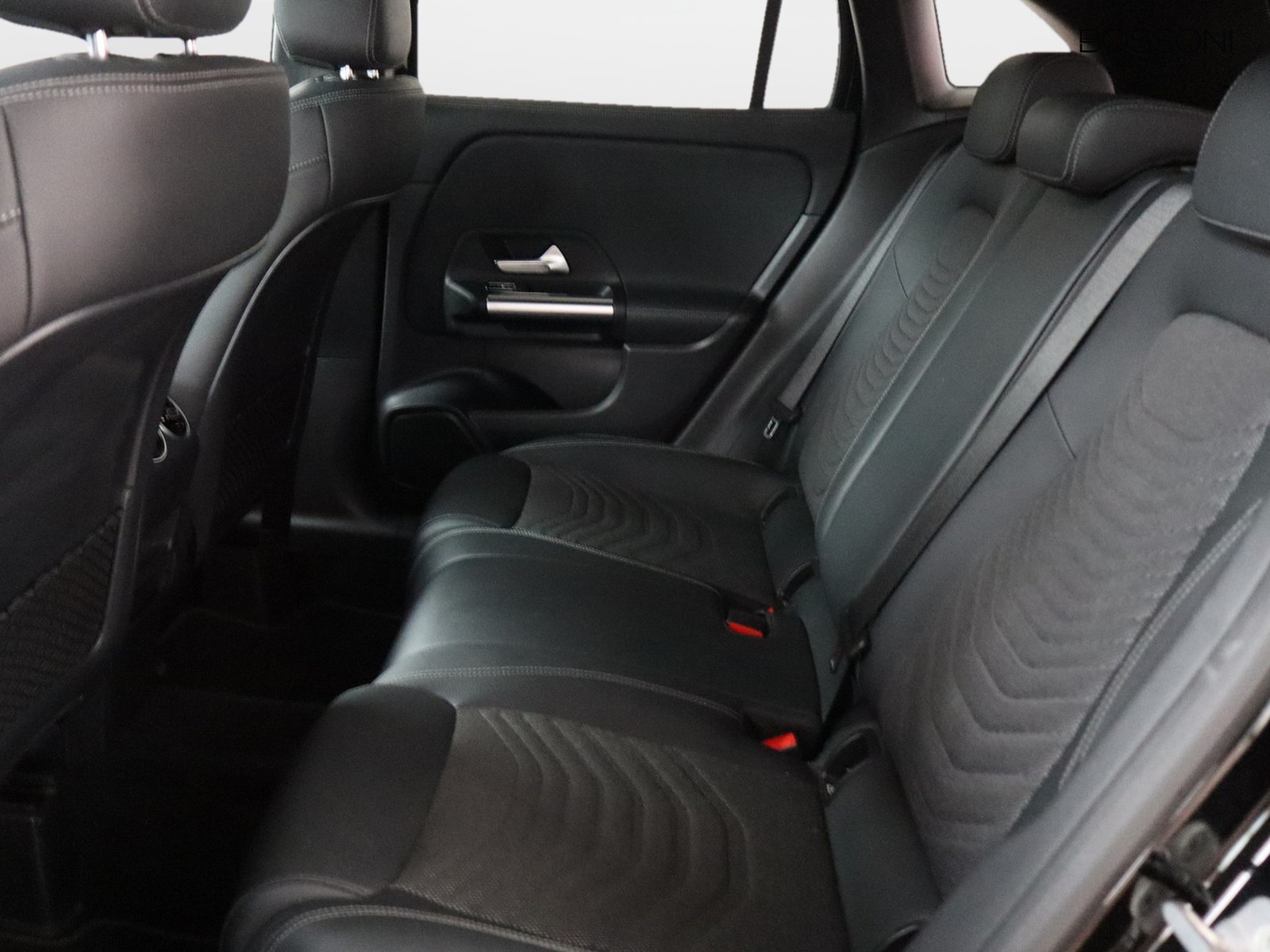 8 - Mercedes GLA 180 d progressive advanced plus 8g-dct