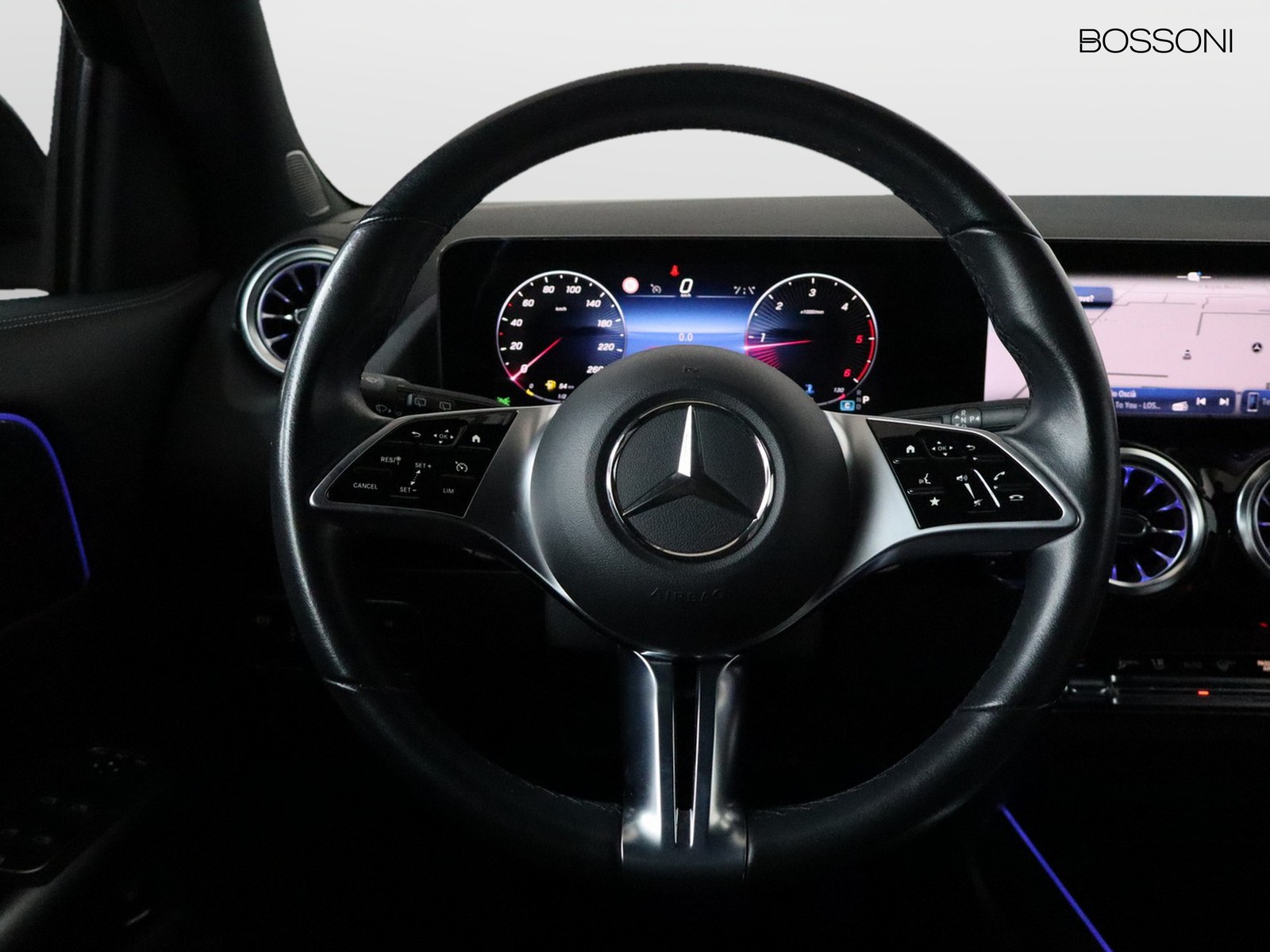 17 - Mercedes GLA 180 d progressive advanced plus 8g-dct