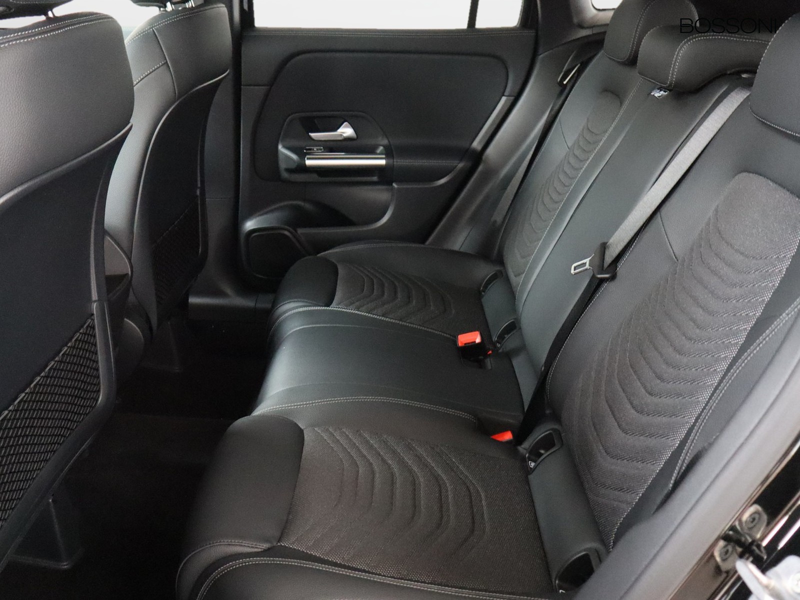 8 - Mercedes GLA 250 e plug-in hybrid progressive extra 8g-dct