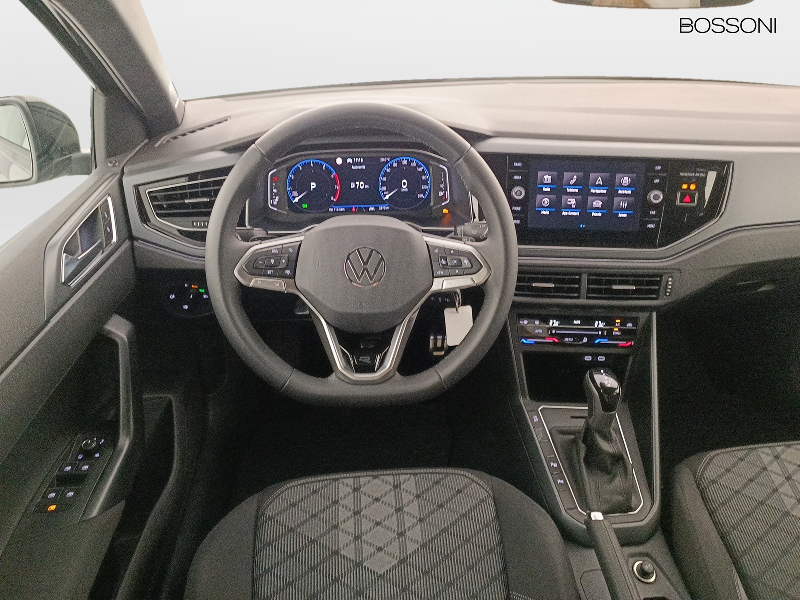 8 - Volkswagen Polo 1.0 tsi 95cv r-line plus dsg