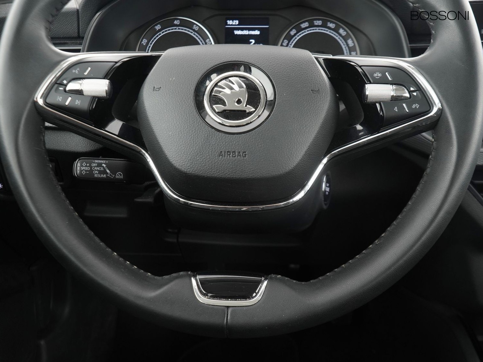 15 - Skoda Kamiq 1.0 g-tec 90cv ambition