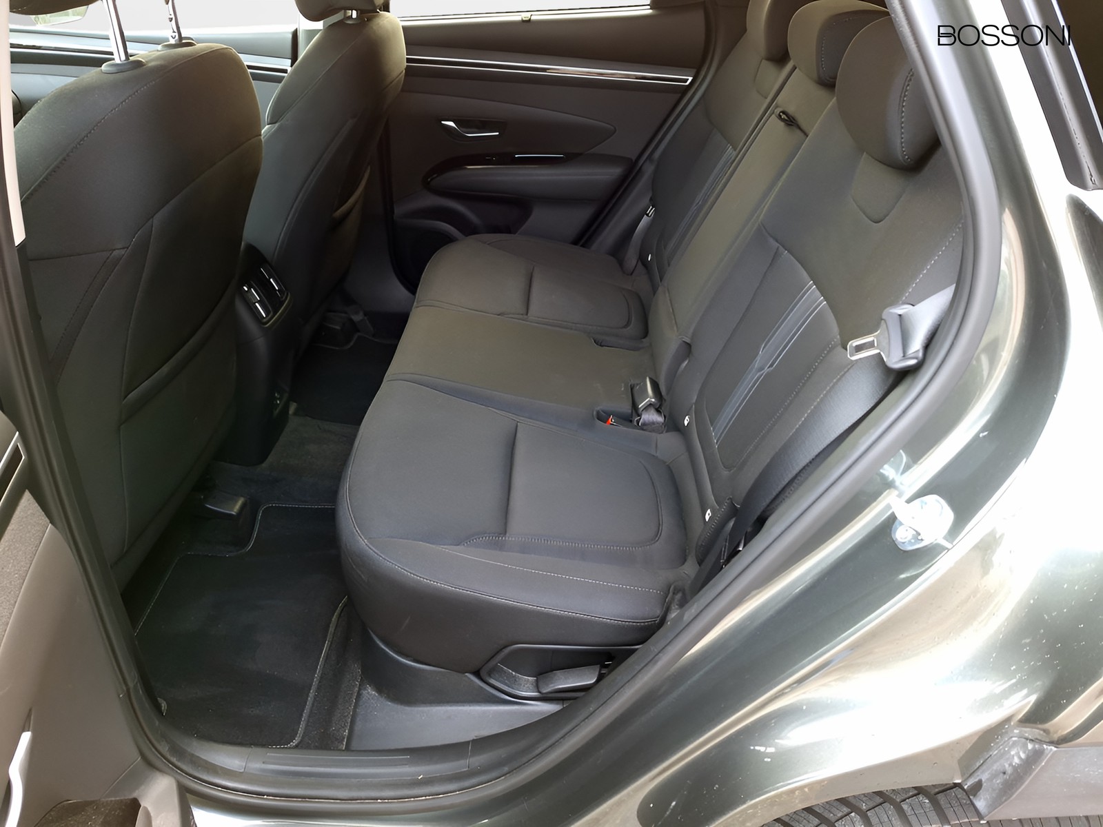 12 - Hyundai Tucson 1.6 hev exellence 2wd at