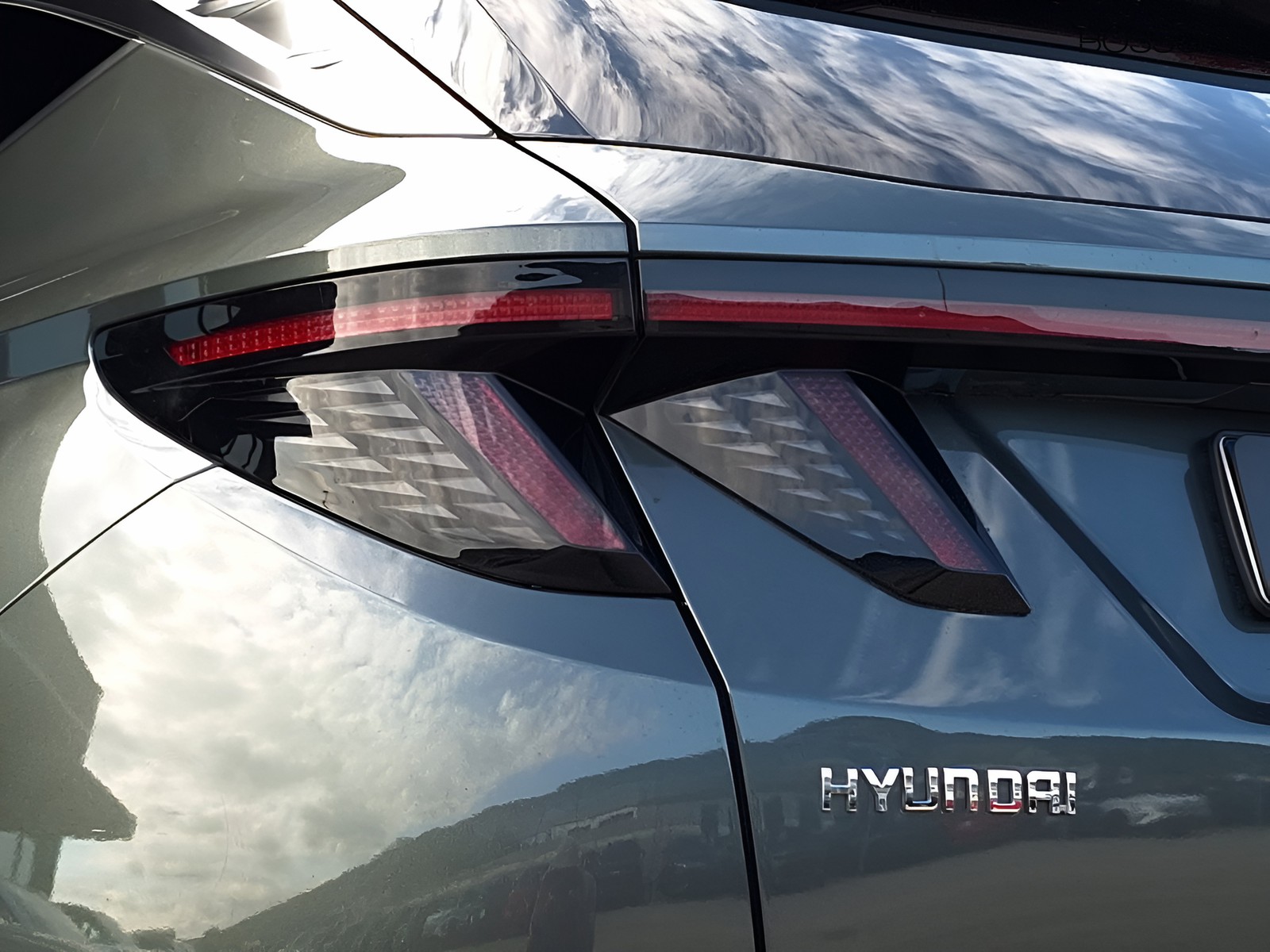 15 - Hyundai Tucson 1.6 hev exellence 2wd at