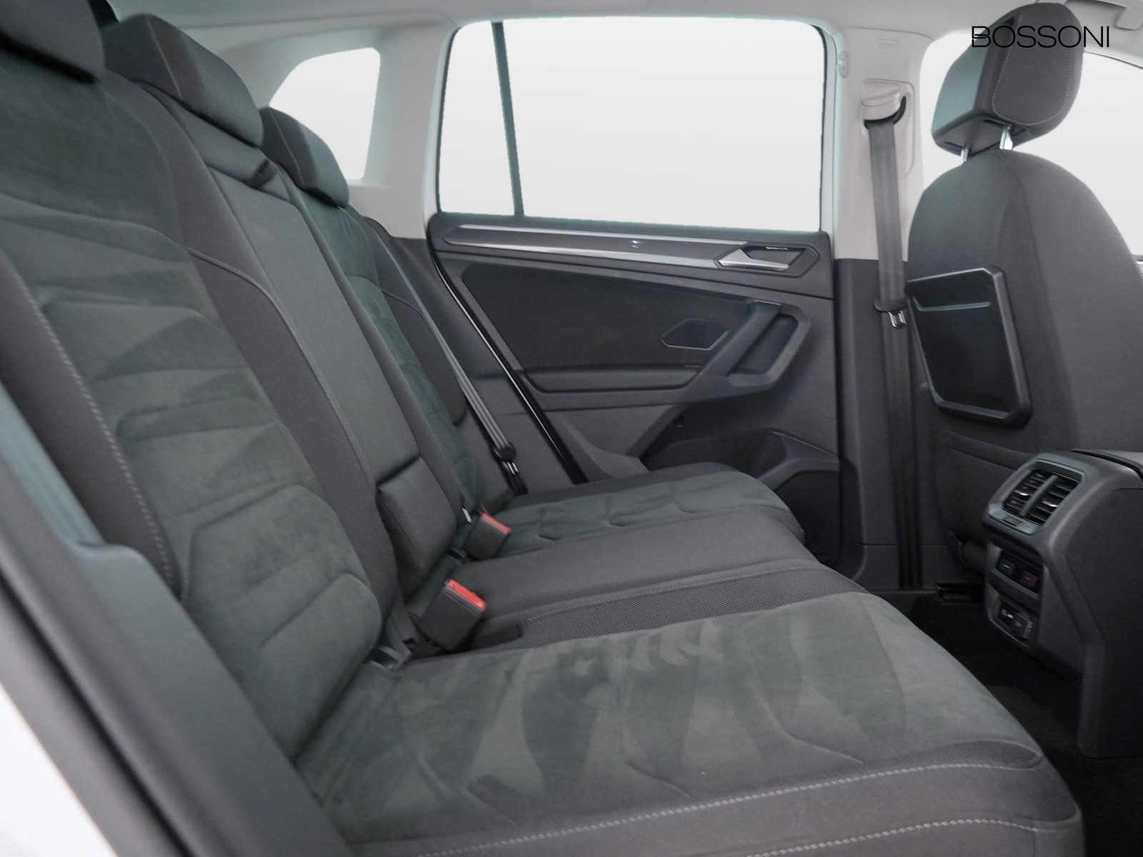 9 - Volkswagen Tiguan 2.0 tdi scr bluemotion 150cv advanced 4motion