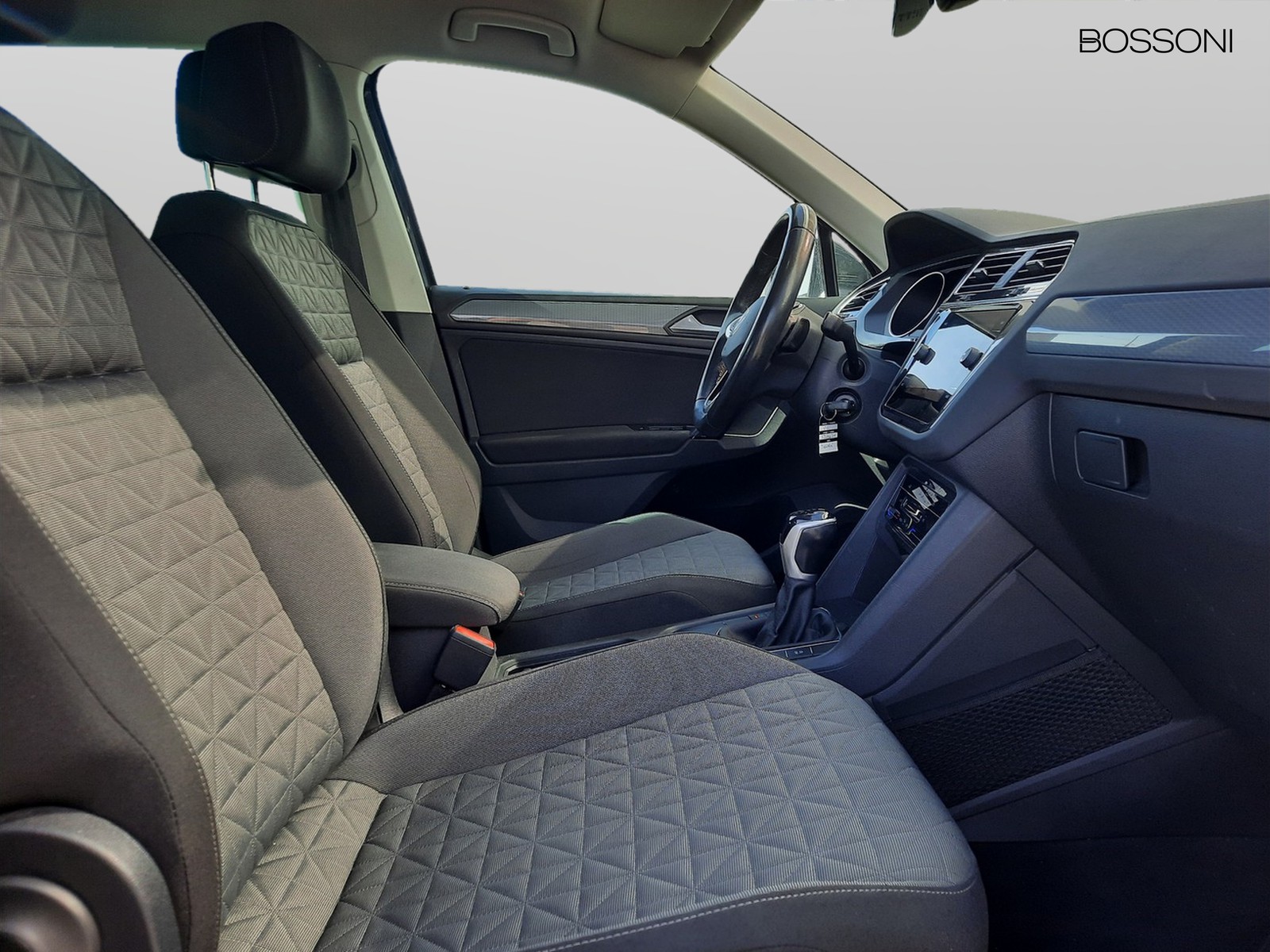 9 - Volkswagen Tiguan 2.0 tdi scr 150cv life dsg