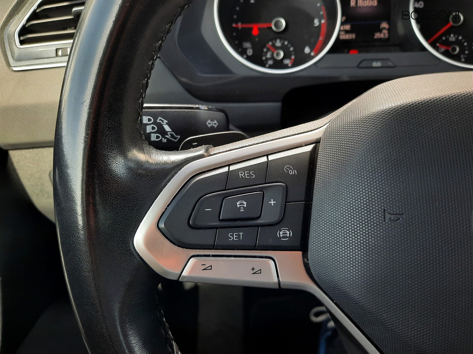 17 - Volkswagen Tiguan 2.0 tdi scr 150cv life dsg