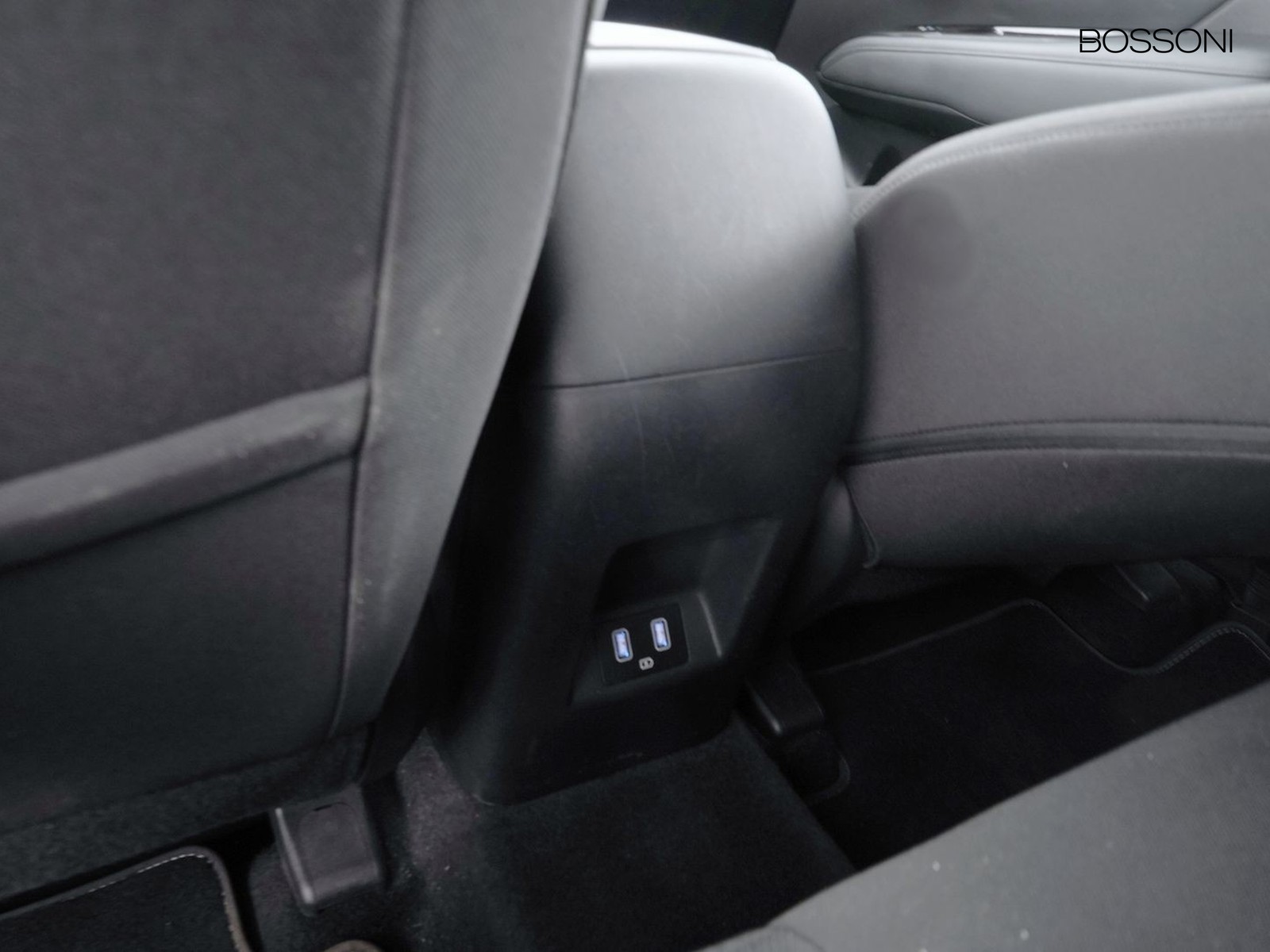 27 - Hyundai Tucson 1.6 hev xtech 2wd at