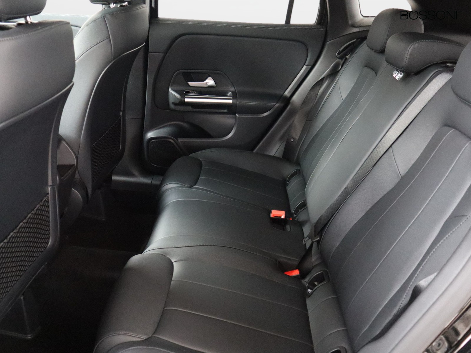 8 - Mercedes GLA 200 d progressive extra 8g-dct