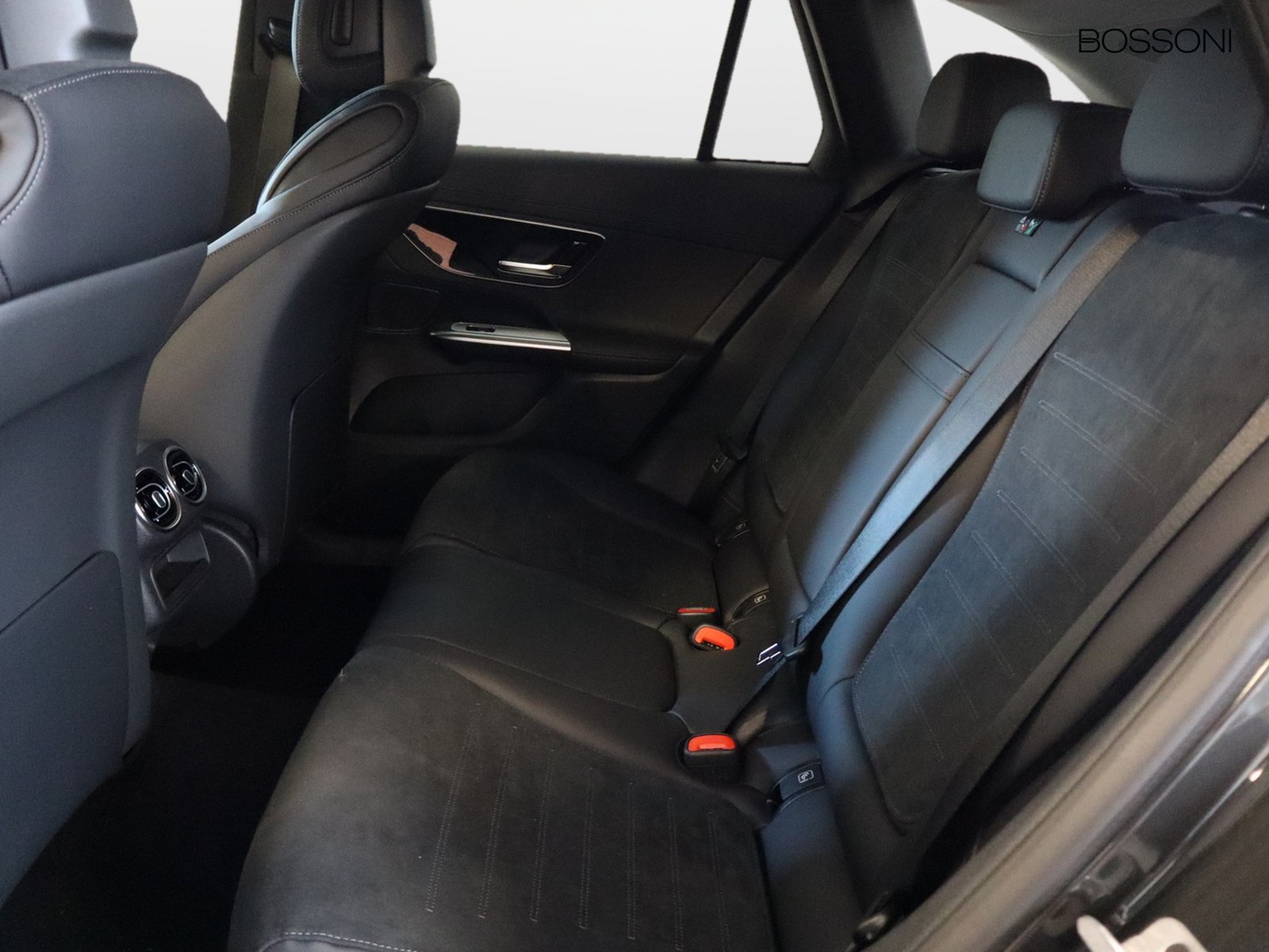 8 - Mercedes GLC suv 300 de plug in hybrid amg line advanced tech 4matic 9g-tronic