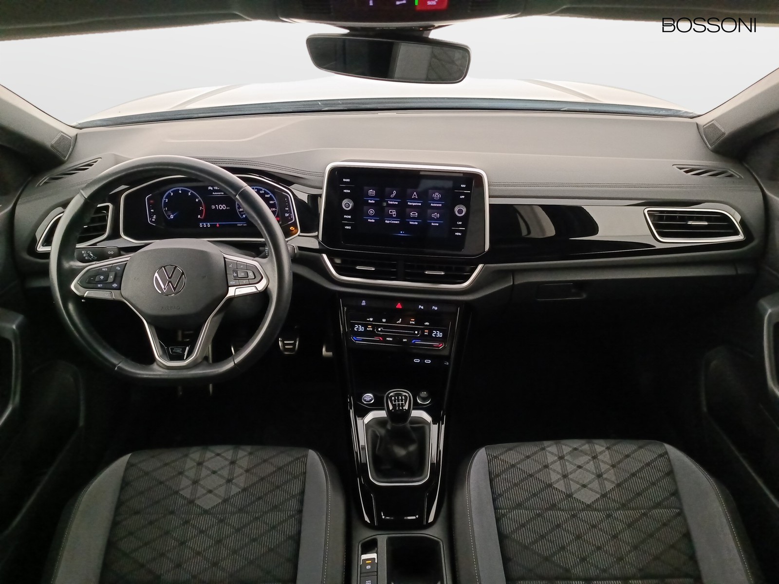 6 - Volkswagen T-Roc 1.0 tsi 110cv r line