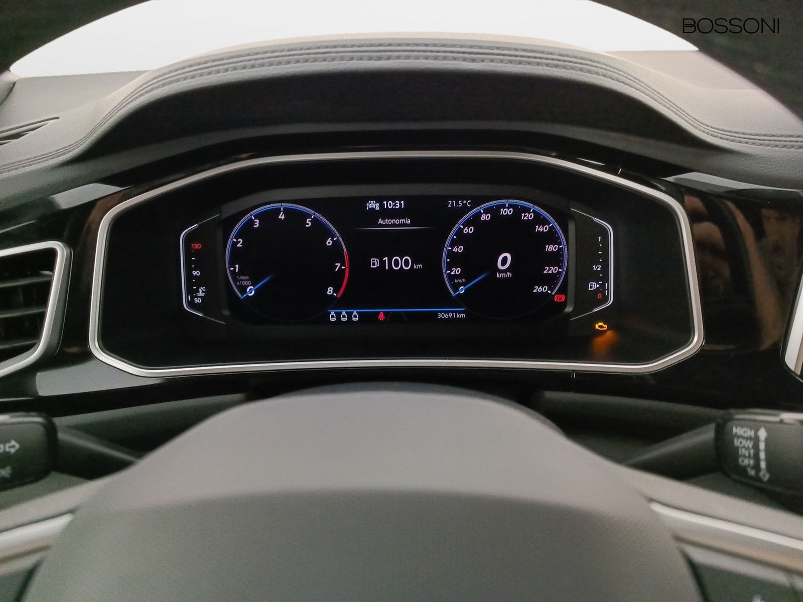 9 - Volkswagen T-Roc 1.0 tsi 110cv r line