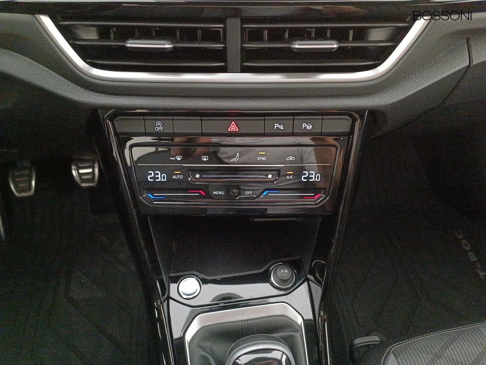 11 - Volkswagen T-Roc 1.0 tsi 110cv r line