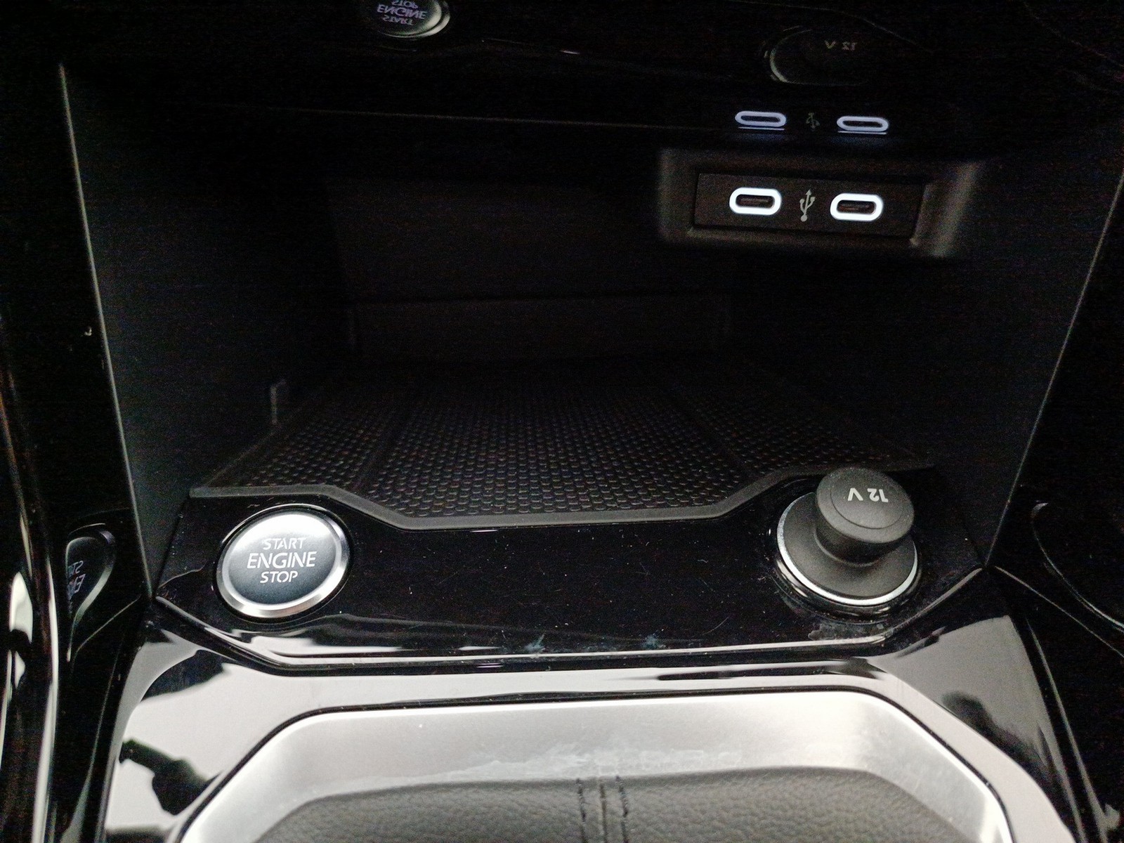 12 - Volkswagen T-Roc 1.0 tsi 110cv r line