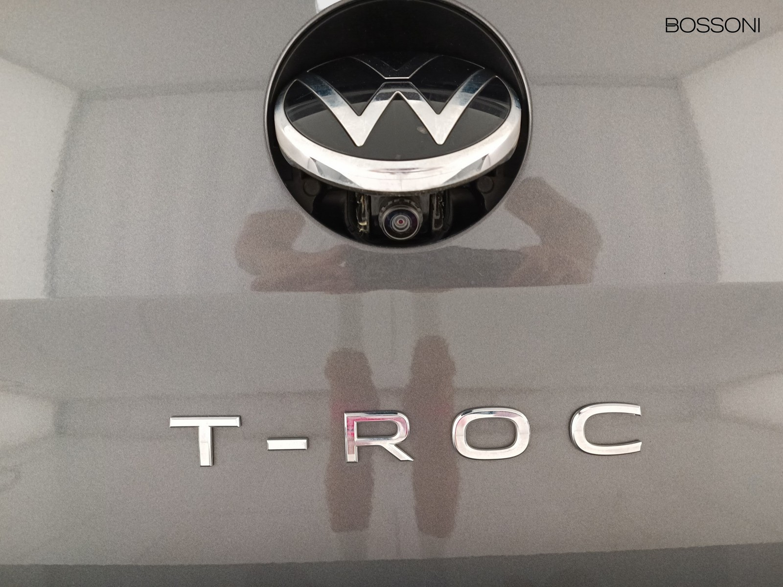 28 - Volkswagen T-Roc 1.0 tsi 110cv r line