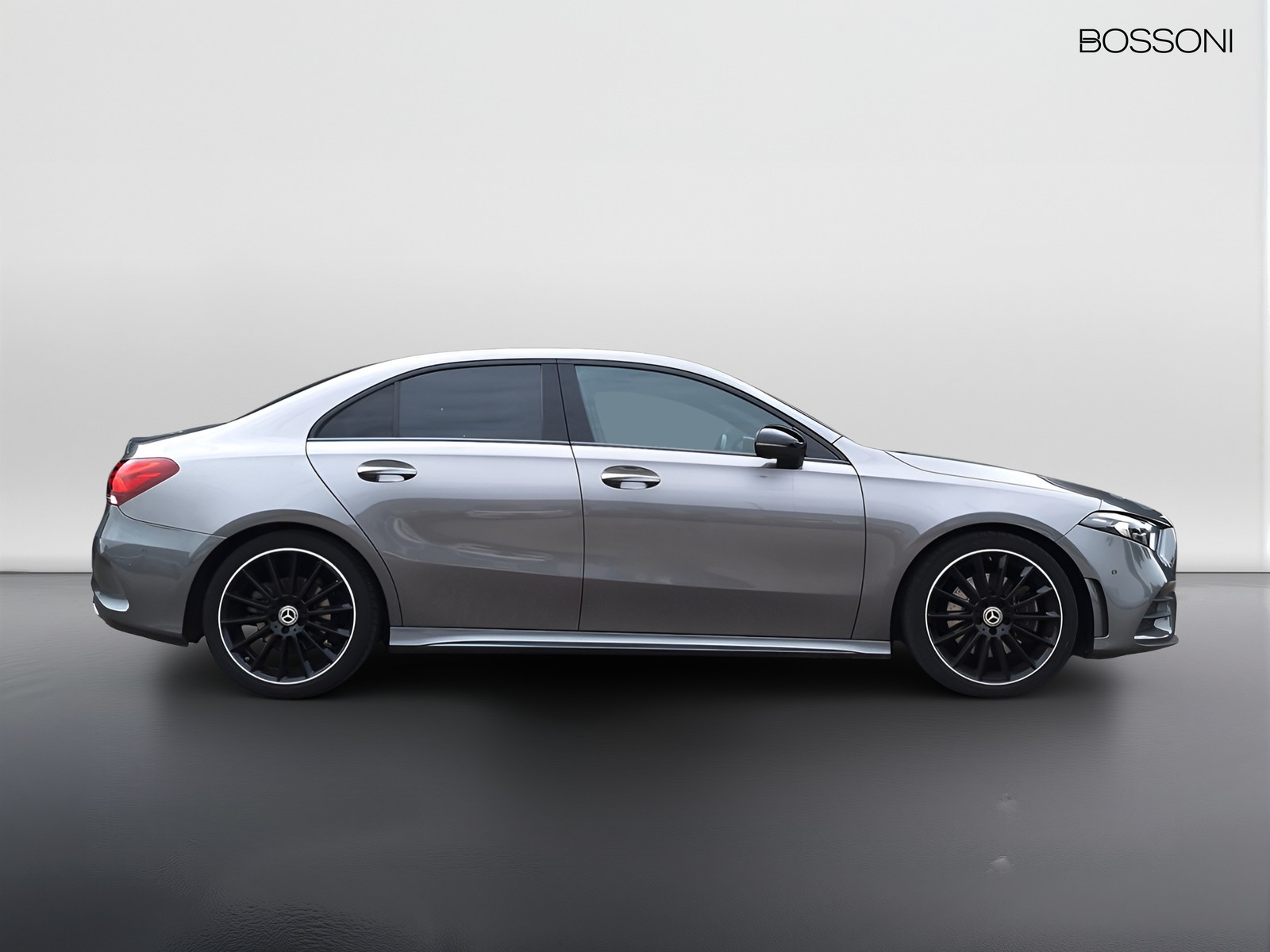 4 - Mercedes Classe A sedan 220 d premium 8g-dct