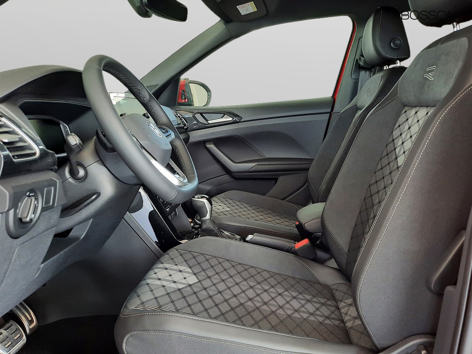 9 - Volkswagen T-Cross 1.0 tsi 115cv r-line plus dsg