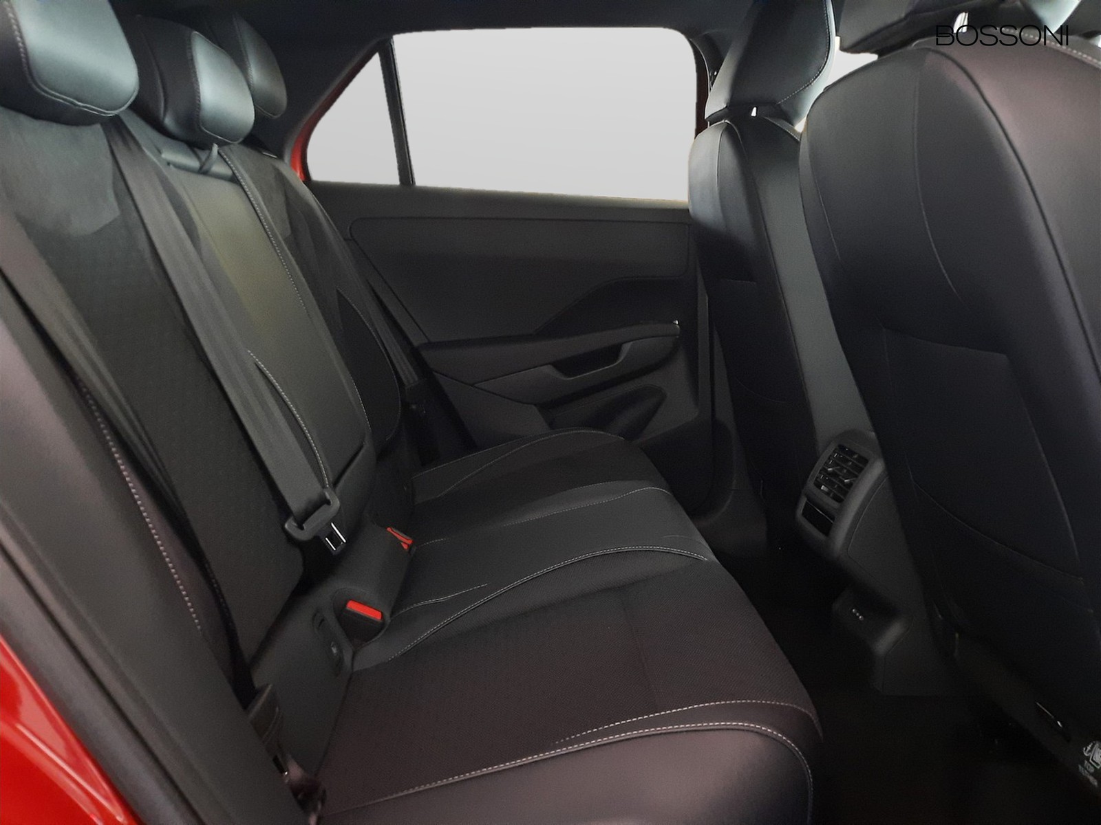 9 - Volkswagen T-Roc 1.5 etsi act 150cv r-line dsg
