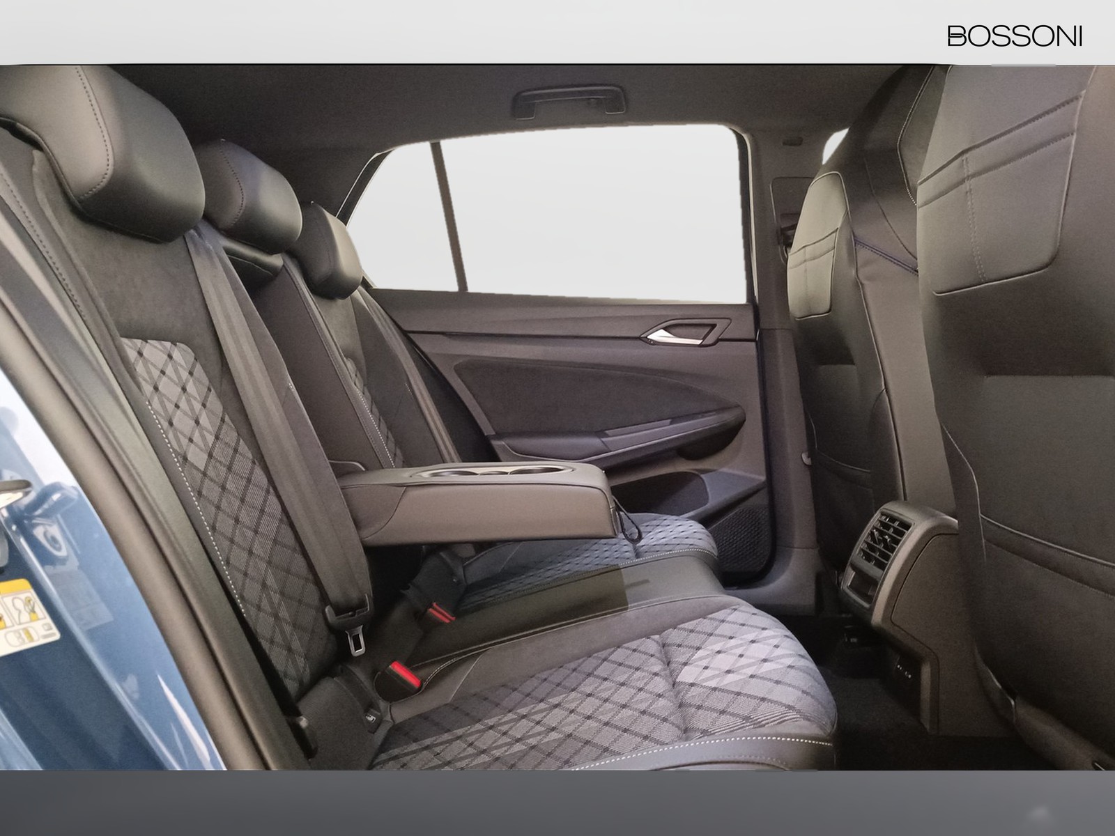 9 - Volkswagen Golf 2.0 tdi scr 150cv r-line plus dsg