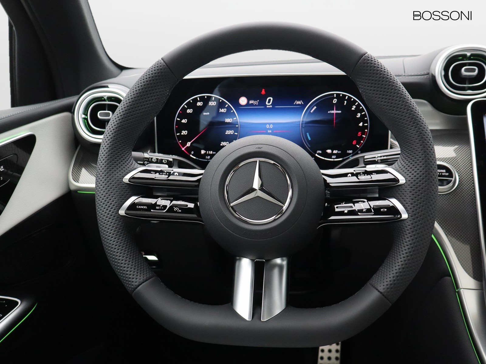 17 - Mercedes GLC suv 300 de plug-in hybrid amg line premium 4matic 9g-tronic