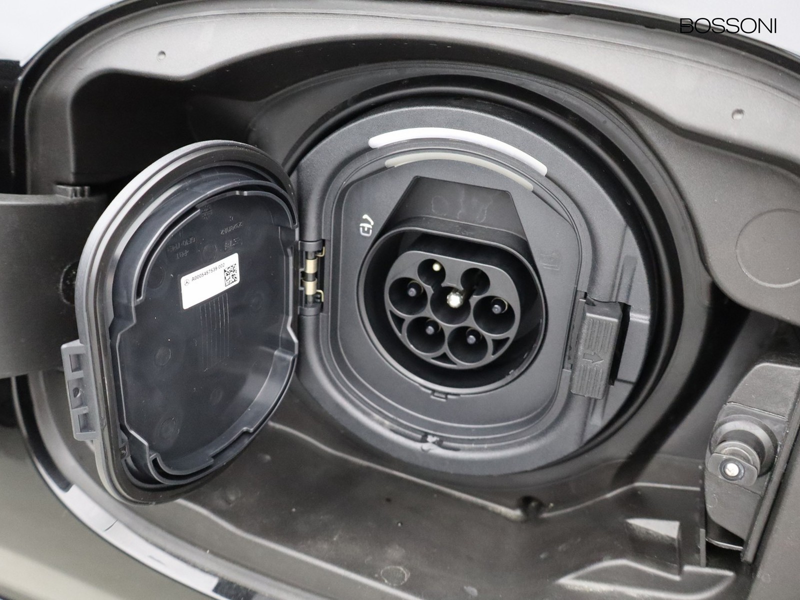 18 - Mercedes GLC suv 300 de plug-in hybrid amg line premium 4matic 9g-tronic