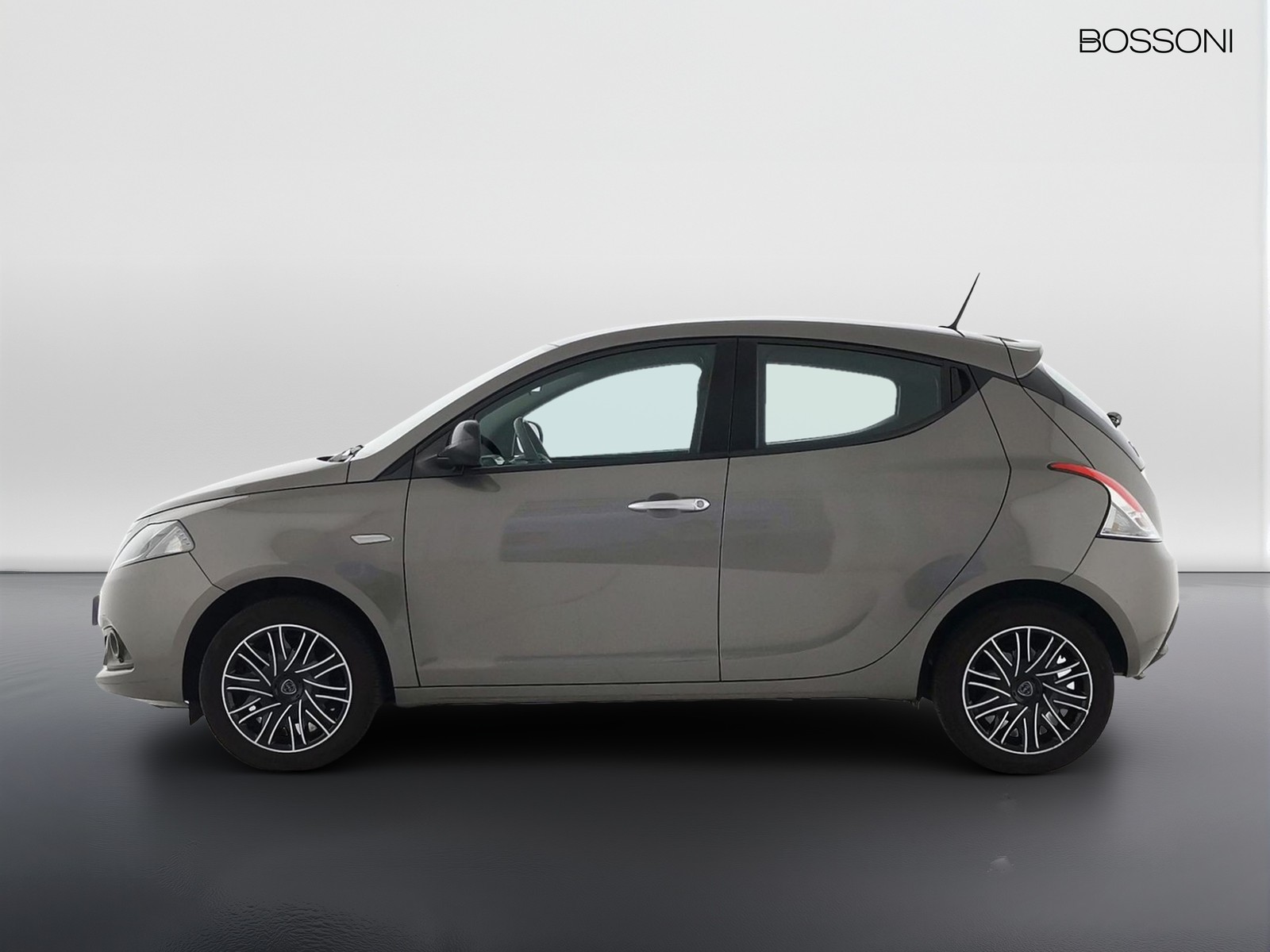 3 - Lancia Ypsilon 1.0 firefly hybrid 70cv silver s&s 5p.ti