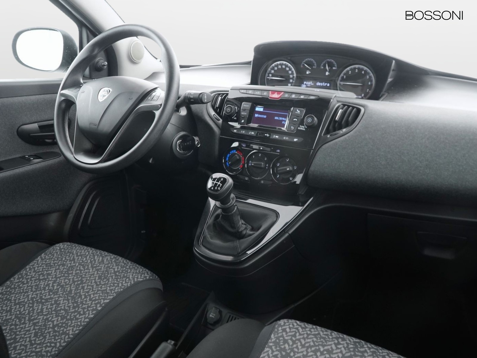 6 - Lancia Ypsilon 1.0 firefly hybrid 70cv silver s&s 5p.ti