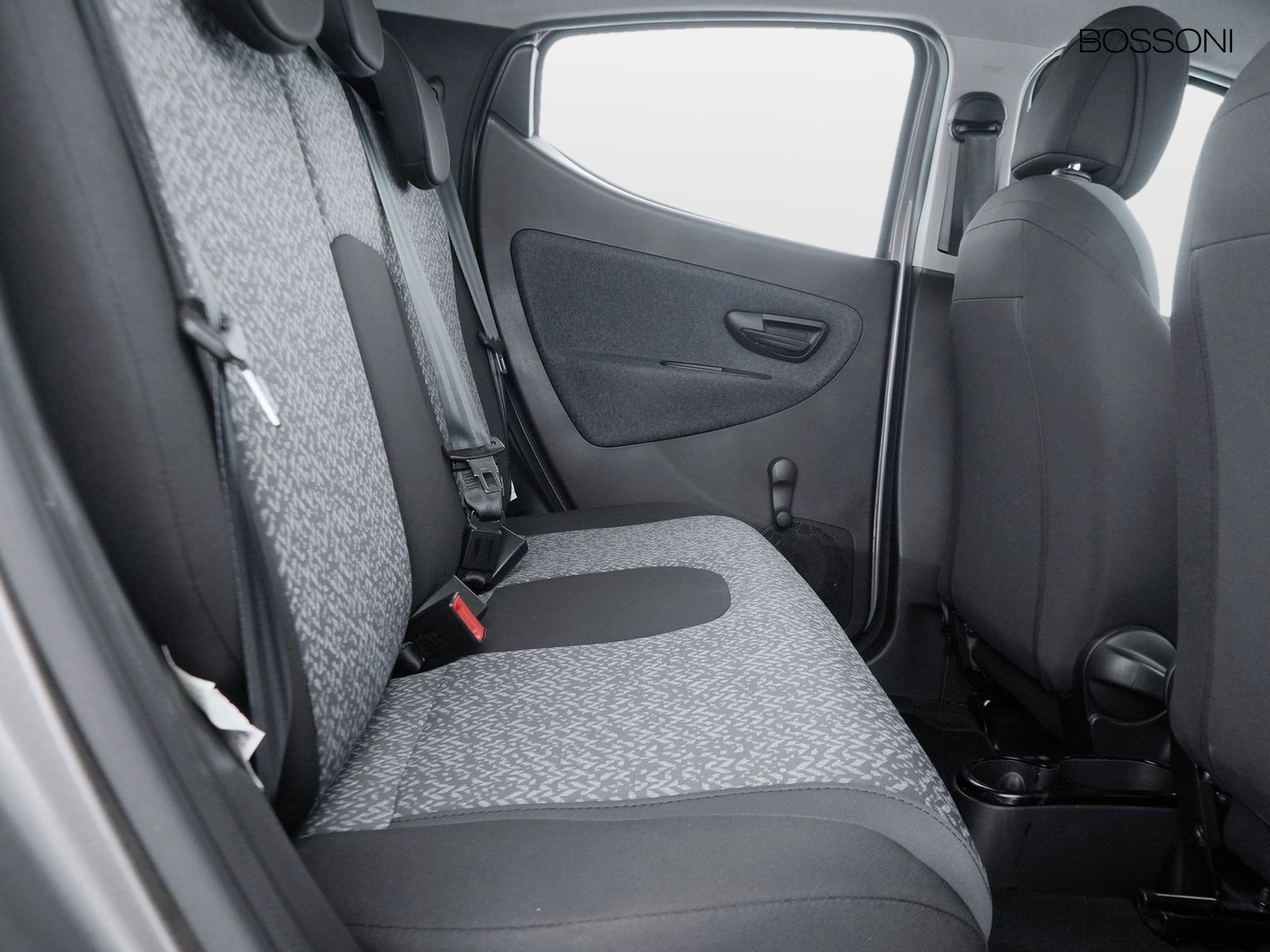 9 - Lancia Ypsilon 1.0 firefly hybrid 70cv silver s&s 5p.ti