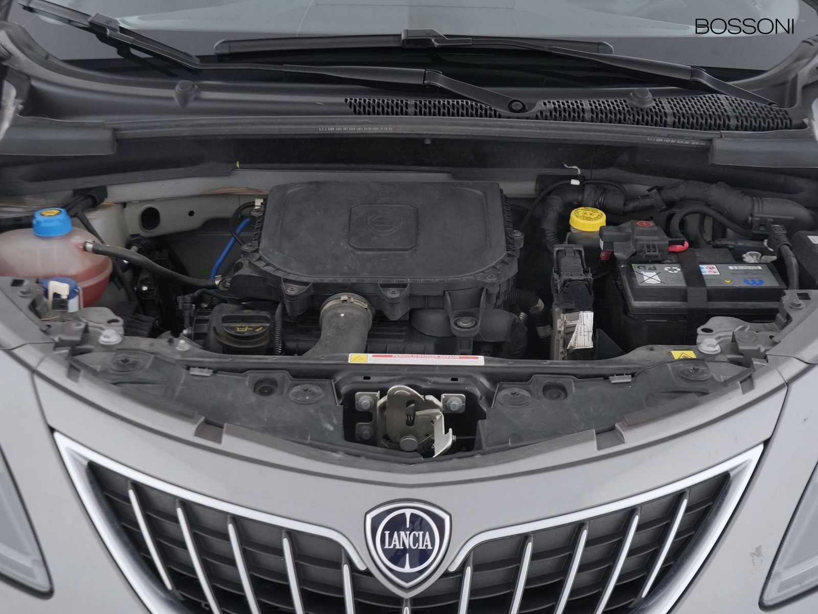 11 - Lancia Ypsilon 1.0 firefly hybrid 70cv silver s&s 5p.ti