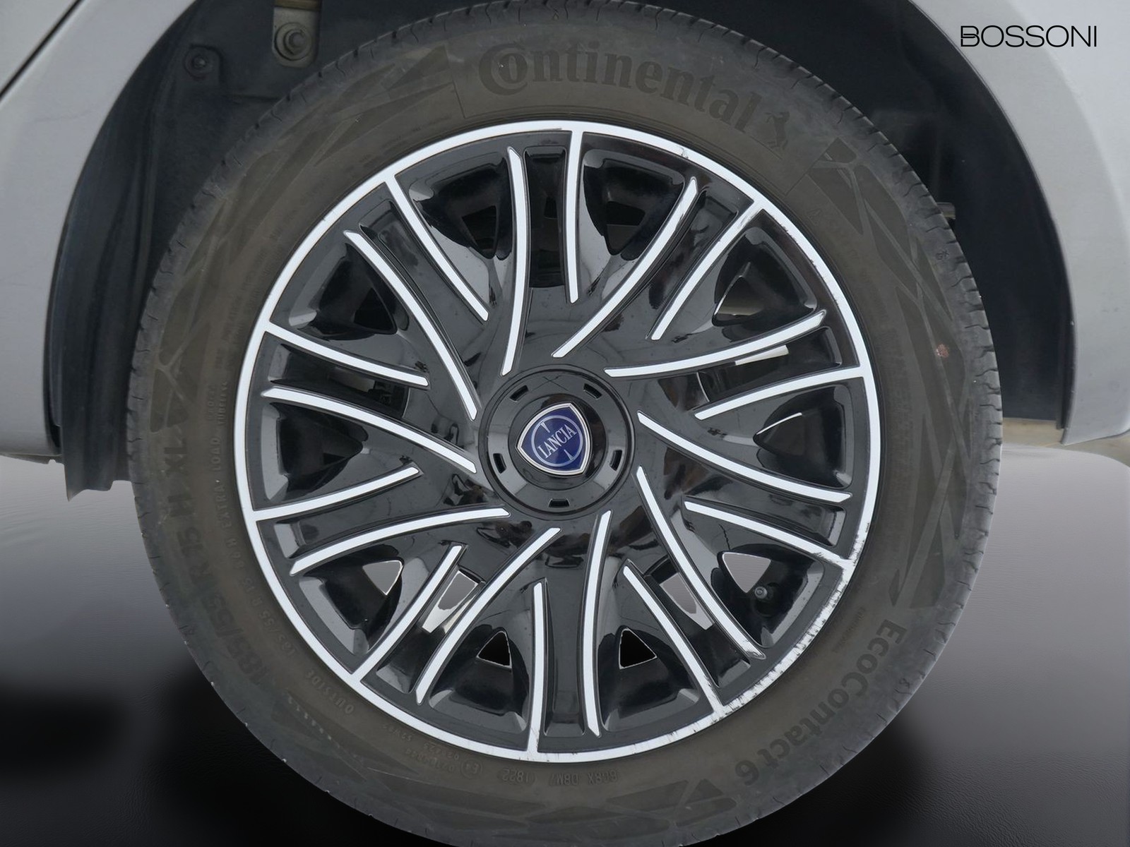 12 - Lancia Ypsilon 1.0 firefly hybrid 70cv silver s&s 5p.ti
