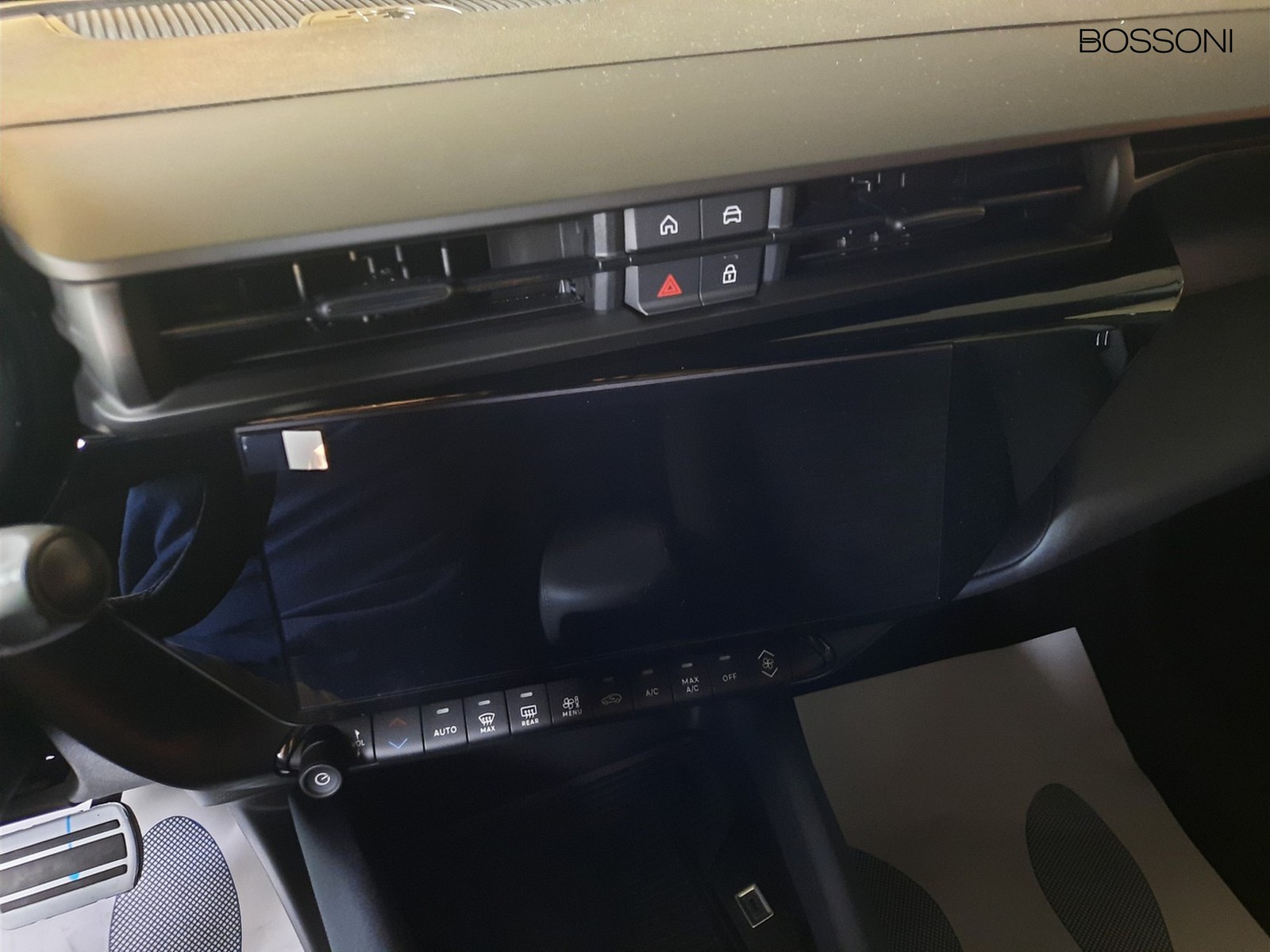 9 - Alfa Romeo Junior 1.2 hybrid 145cv ibrida edct6