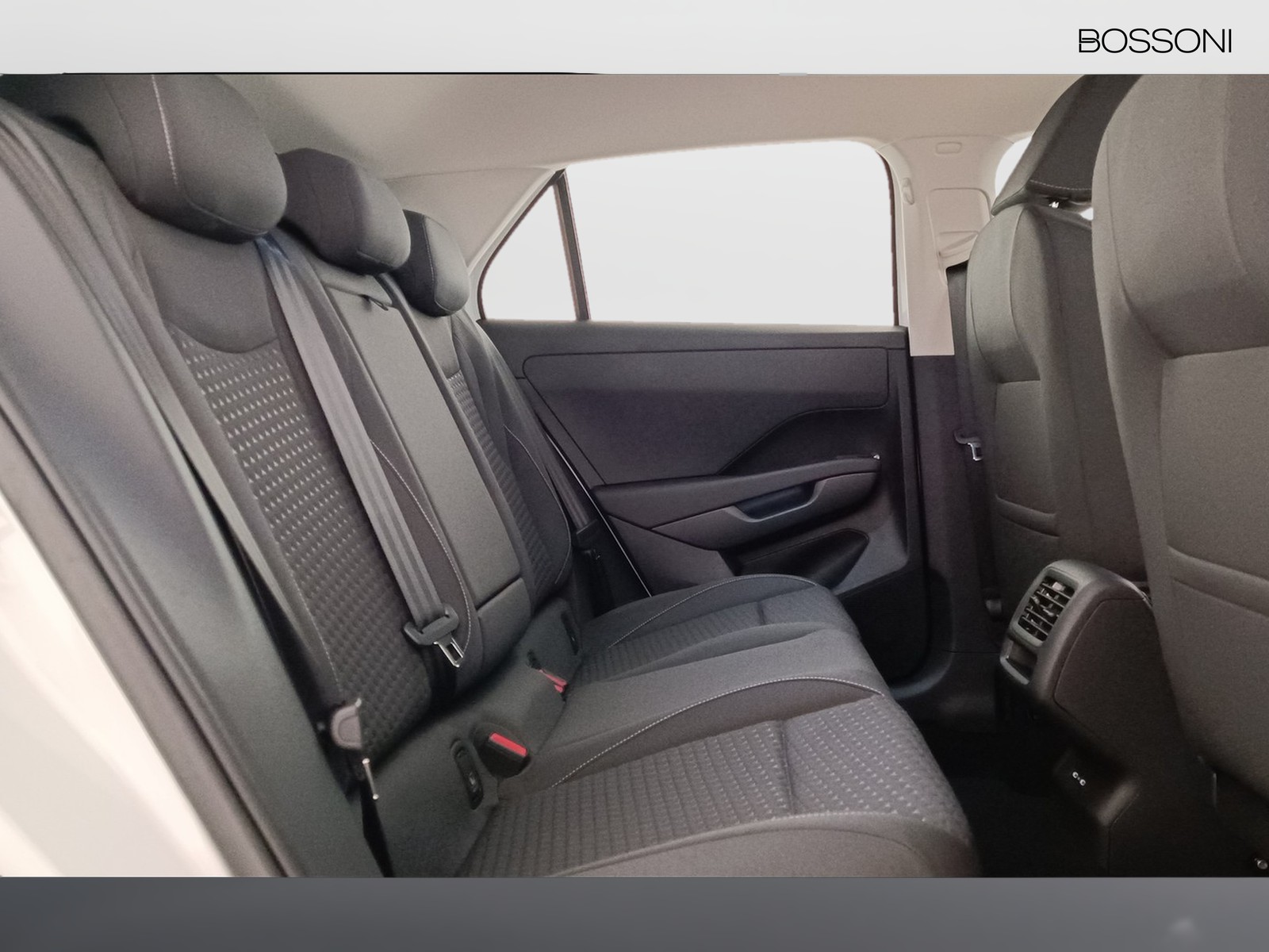 9 - Volkswagen T-Roc 1.5 etsi act 115cv life dsg