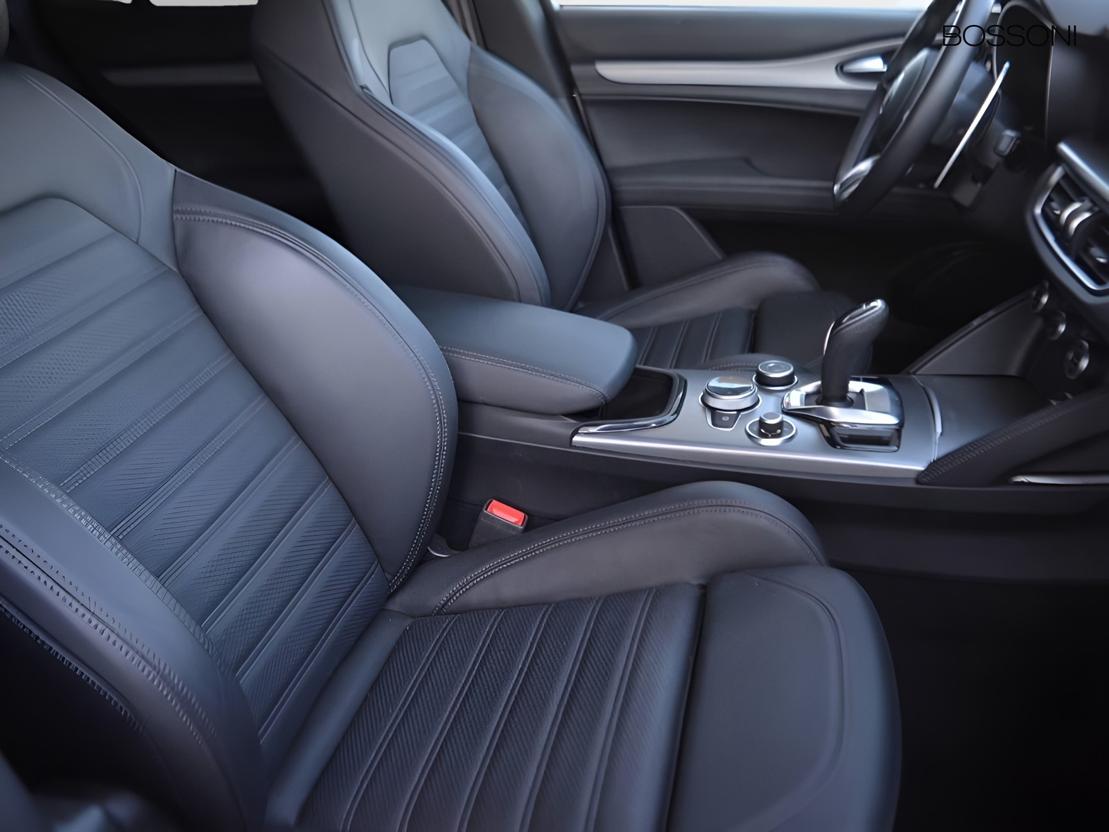 5 - Alfa Romeo Stelvio 2.2 turbo 210cv veloce q4 at8