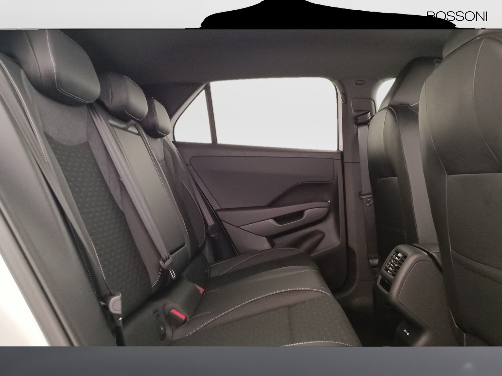 9 - Volkswagen T-Roc 1.5 etsi act 150cv r-line dsg