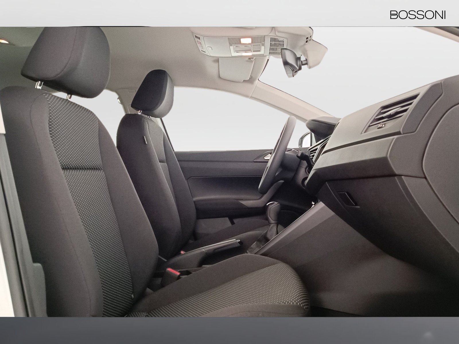 8 - Volkswagen Polo 1.0 80cv young