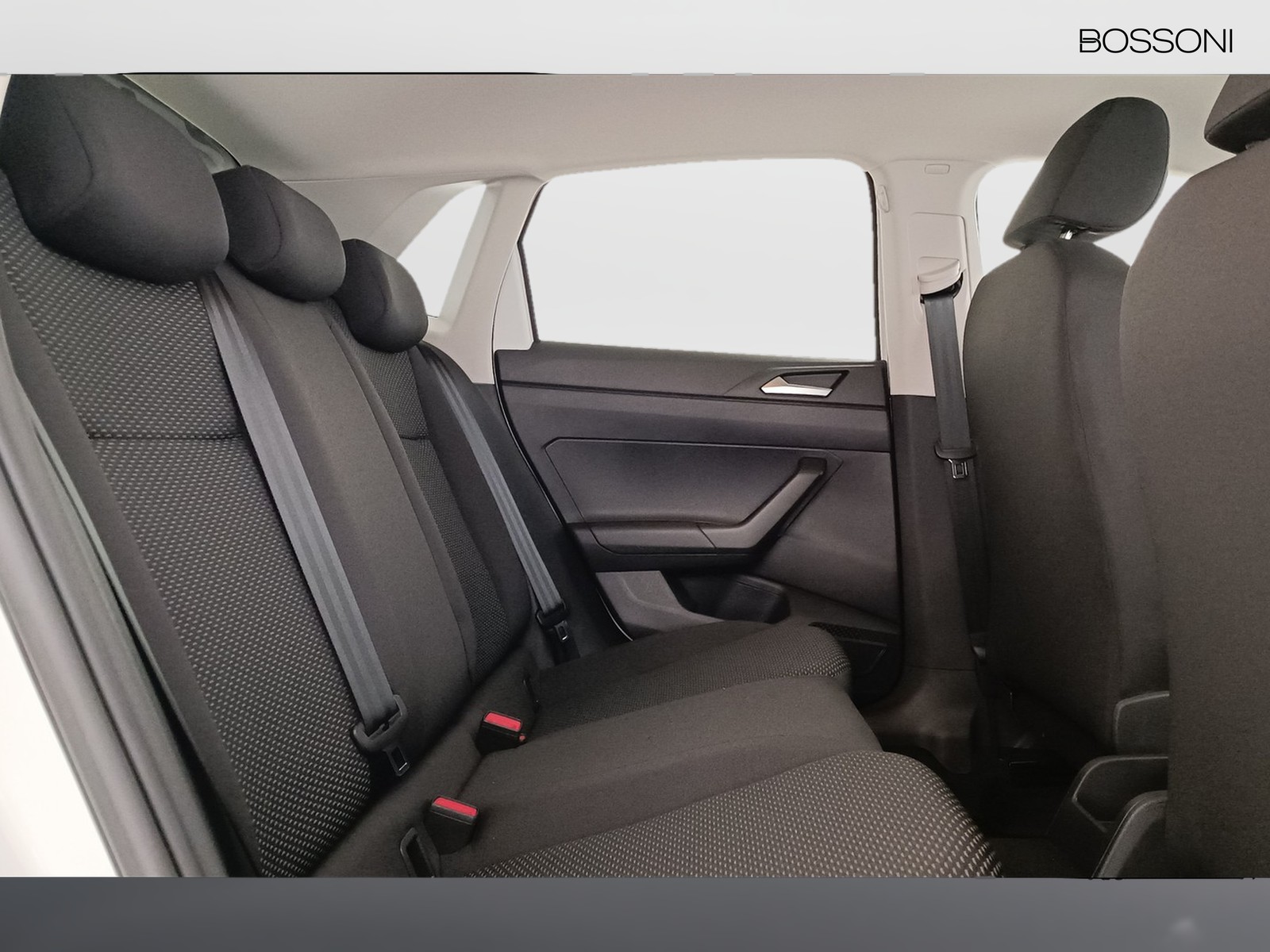 9 - Volkswagen Polo 1.0 80cv young