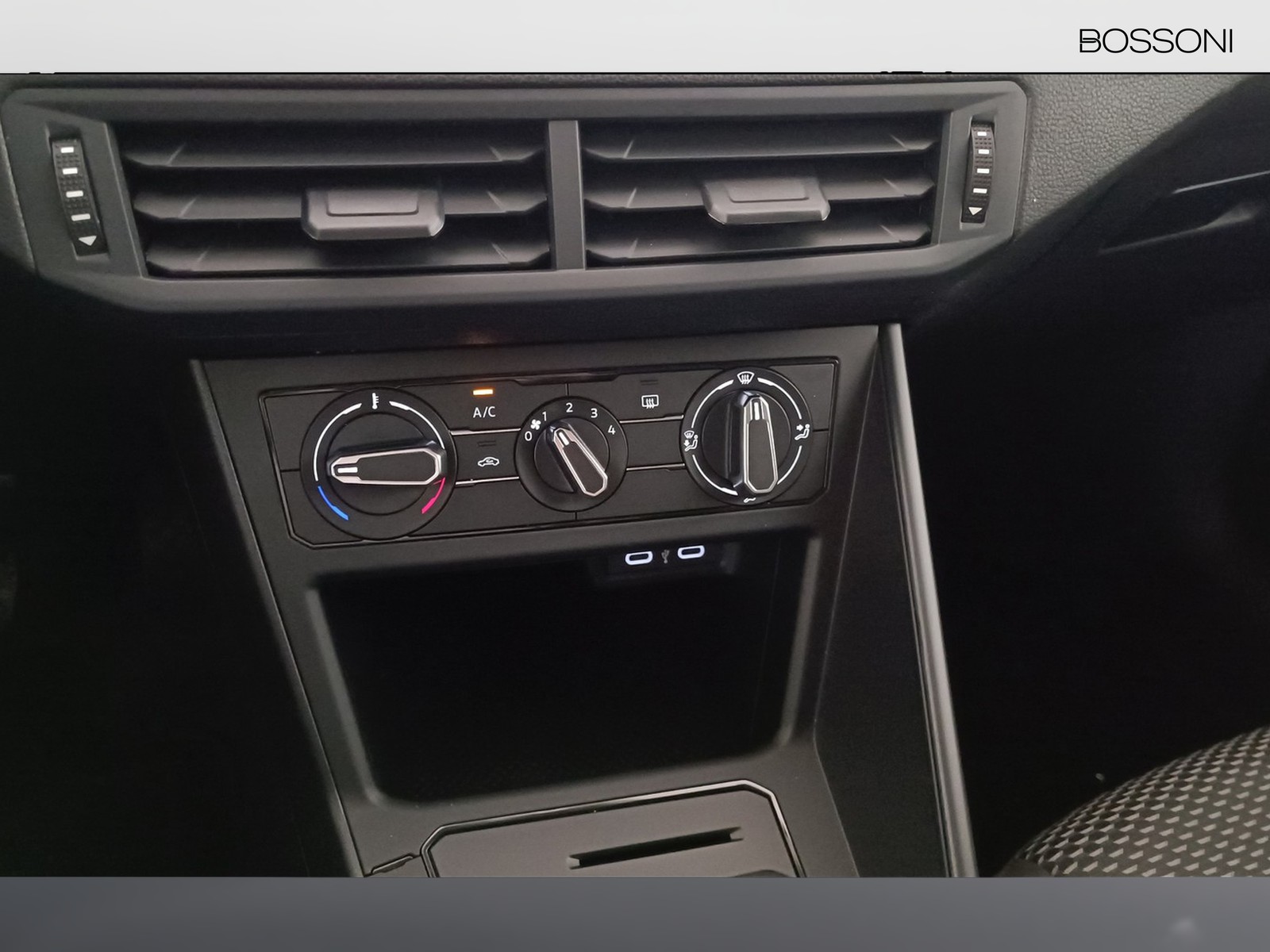 22 - Volkswagen Polo 1.0 80cv young