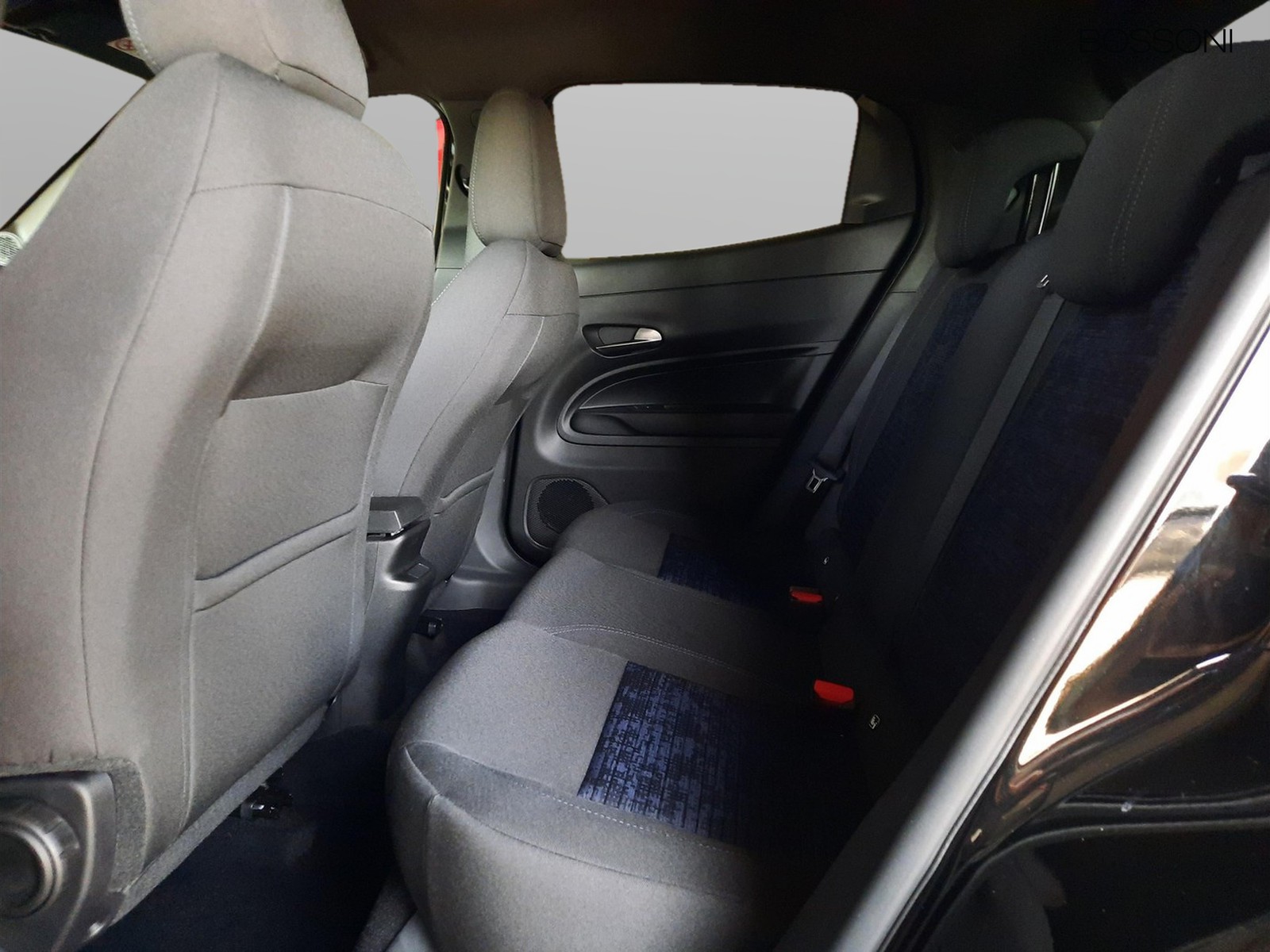 8 - Alfa Romeo Junior 1.2 hybrid 145cv ibrida edct6