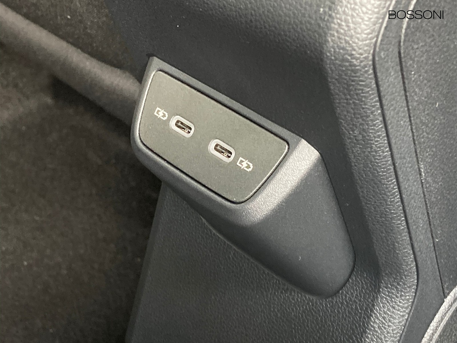 8 - Volkswagen Polo 1.0 tsi 95cv r-line plus