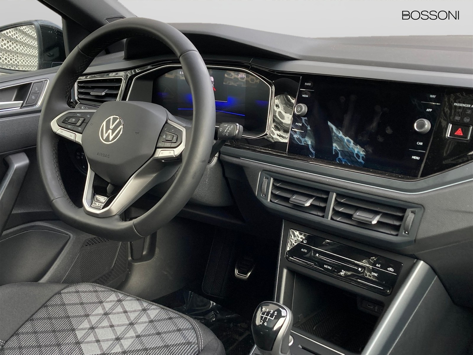 10 - Volkswagen Polo 1.0 tsi 95cv r-line plus