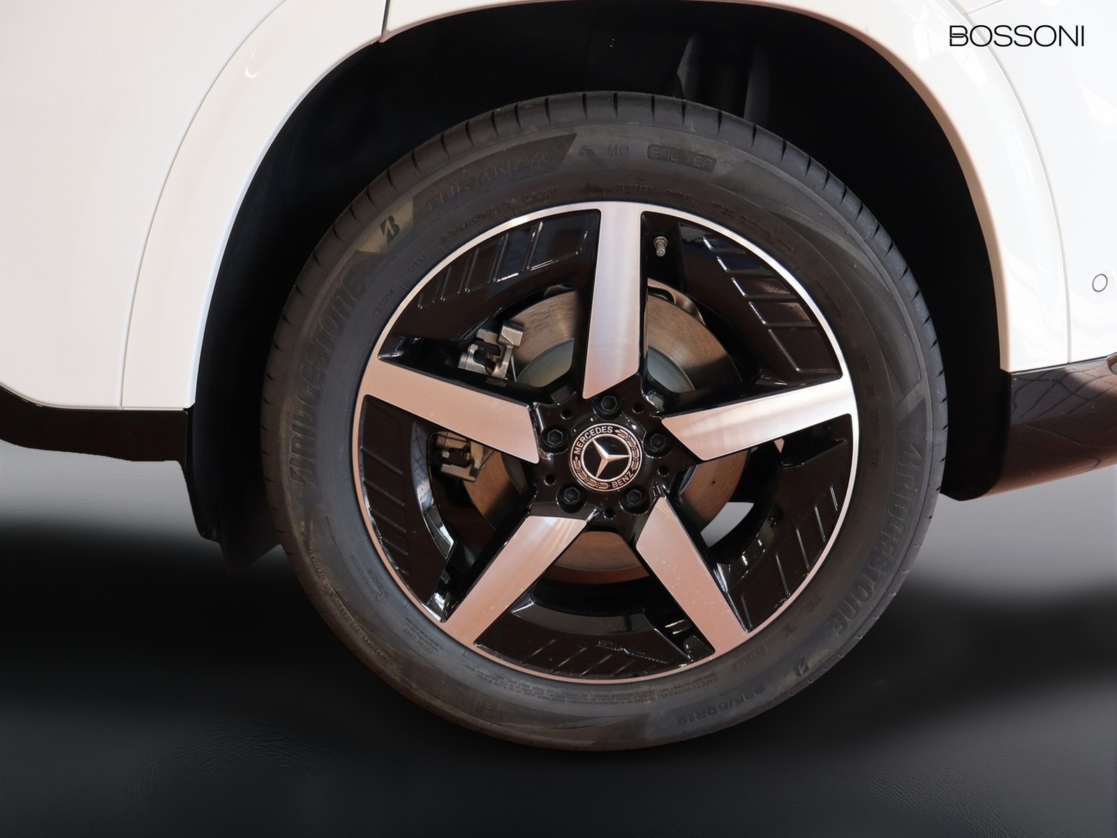 4 - Mercedes GLB 200 advanced plus 8g-edct
